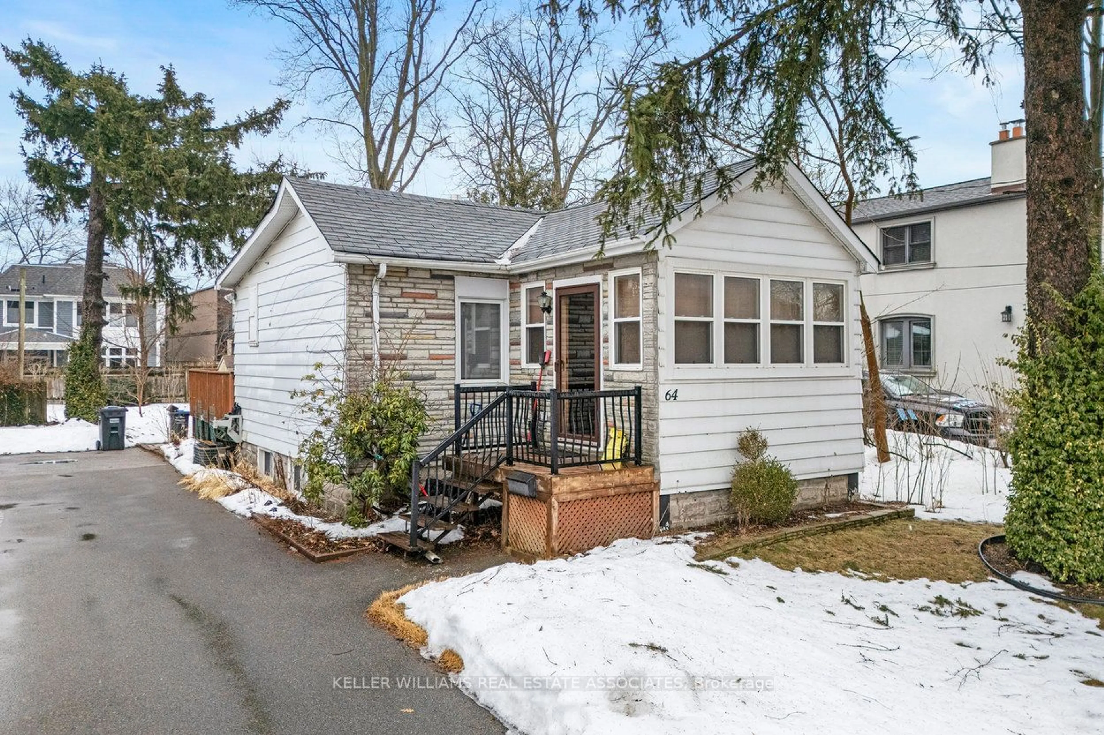 Home with vinyl exterior material, street for 64 Eaglewood Blvd, Mississauga Ontario L5G 1V4