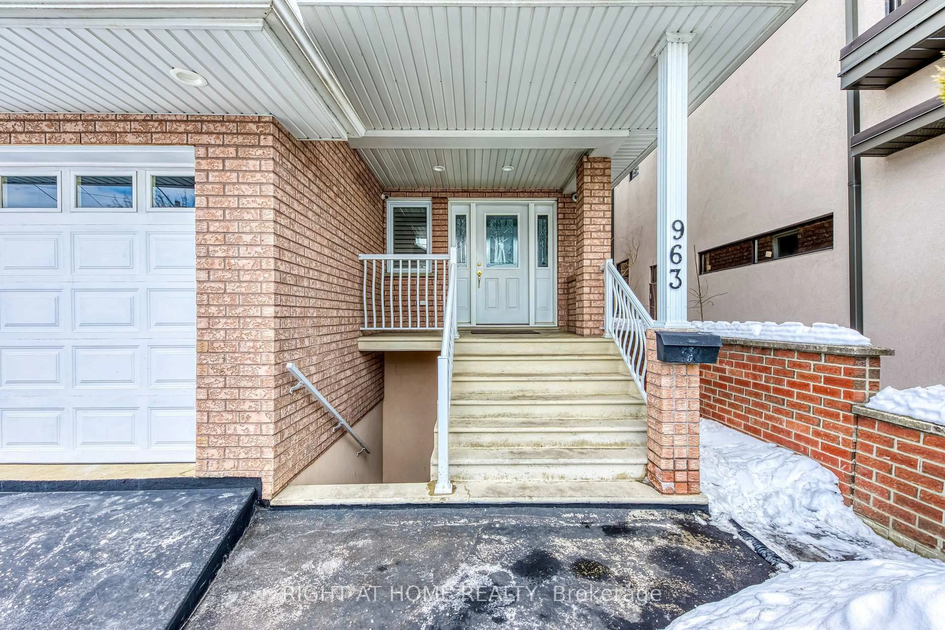 Unknown for 963 Hampton Cres, Mississauga Ontario L5G 4G7