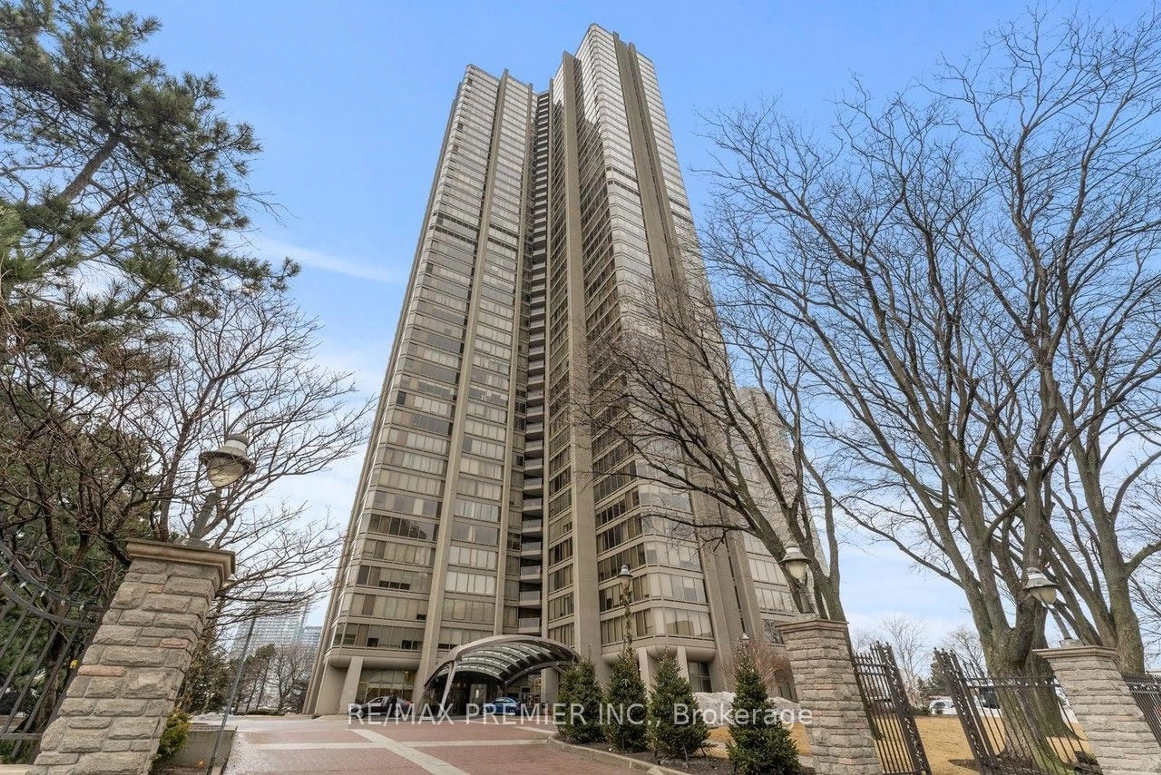 Indoor foyer for 2045 Lake Shore Blvd #2103, Toronto Ontario M8V 2Z6