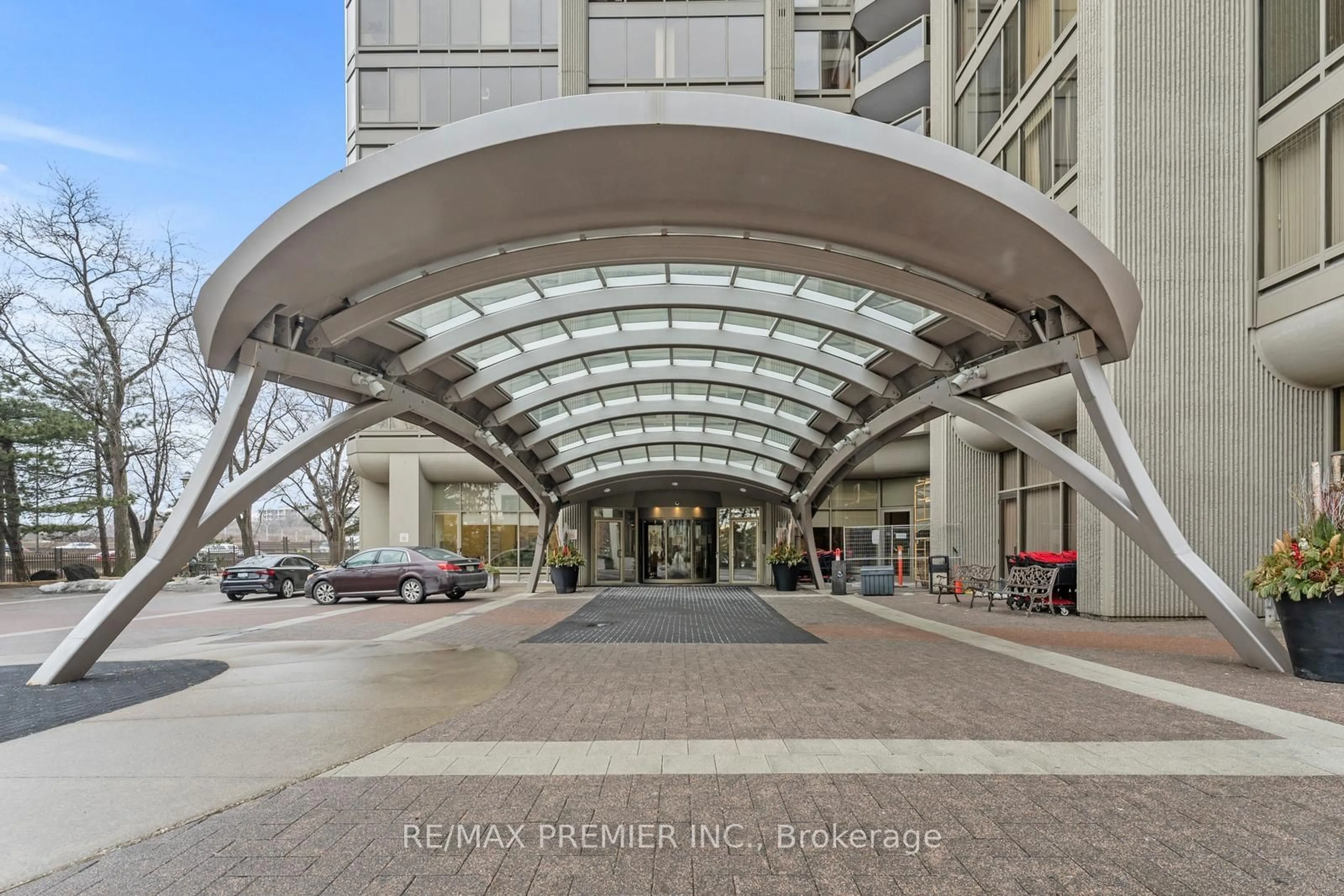 Indoor foyer for 2045 Lake Shore Blvd #2103, Toronto Ontario M8V 2Z6