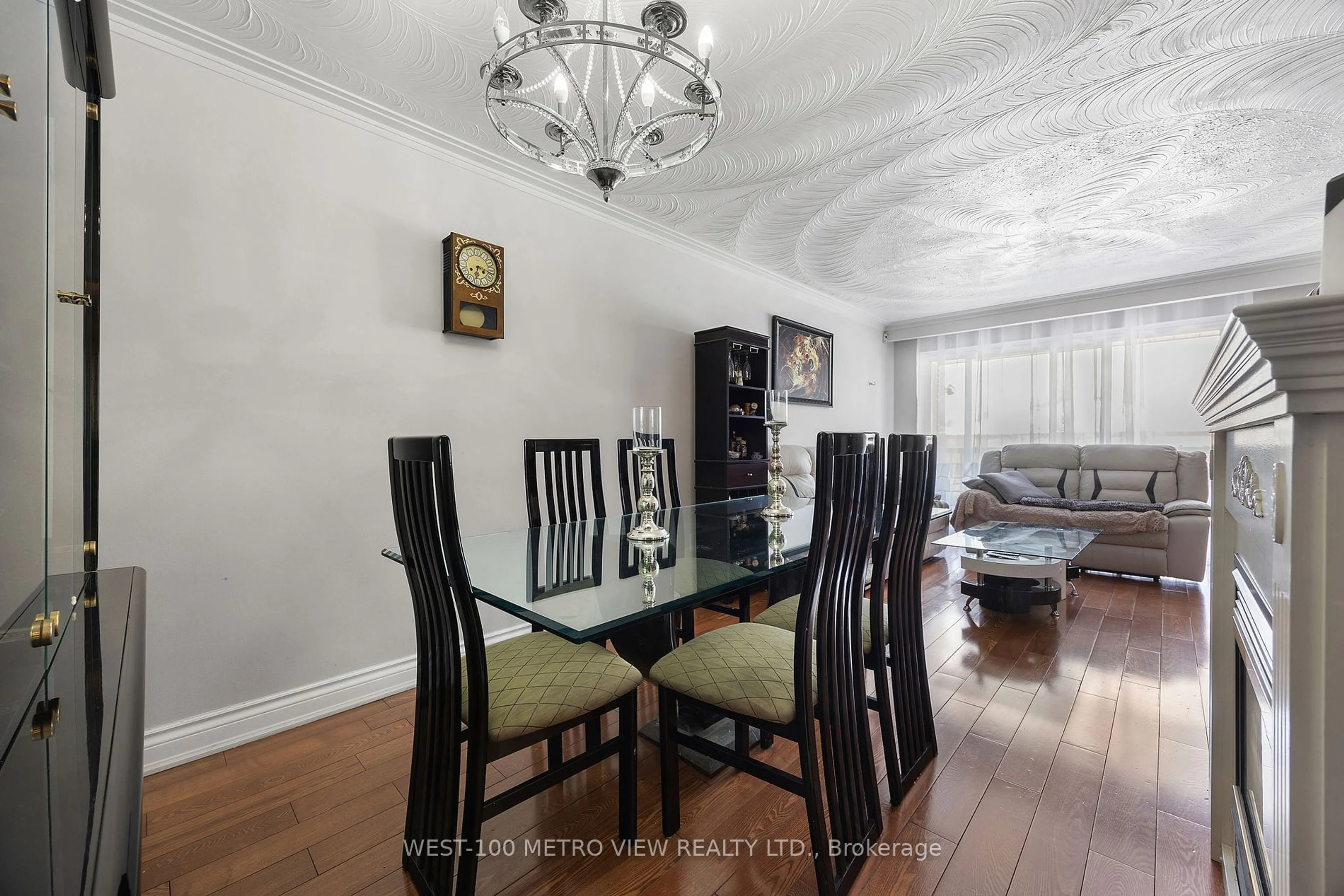 Dining room, wood/laminate floor for 3948 Midhurst Lane, Mississauga Ontario L4Z 1C7