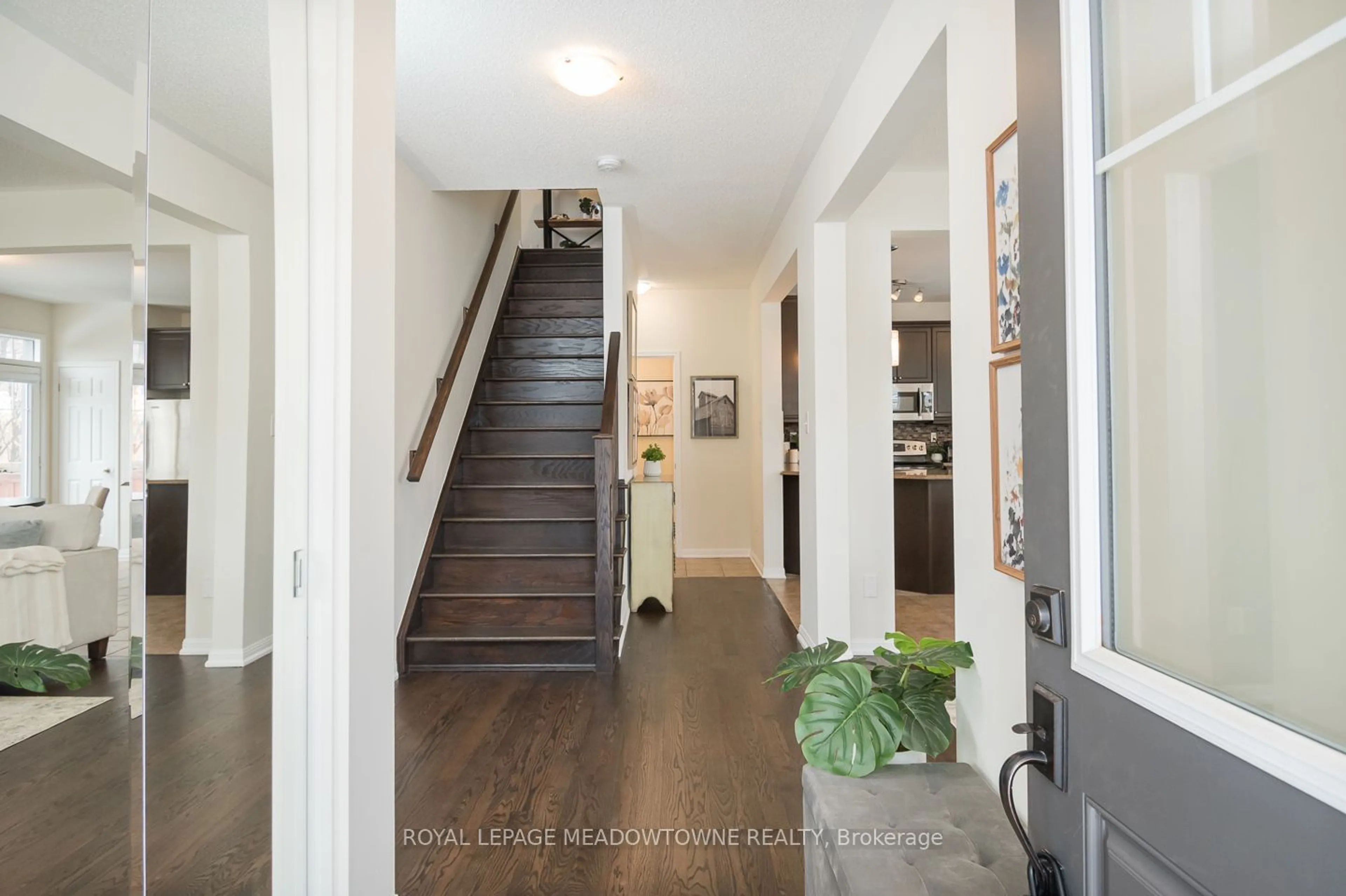 Indoor entryway for 390 Inman Hts, Milton Ontario L9T 7M6