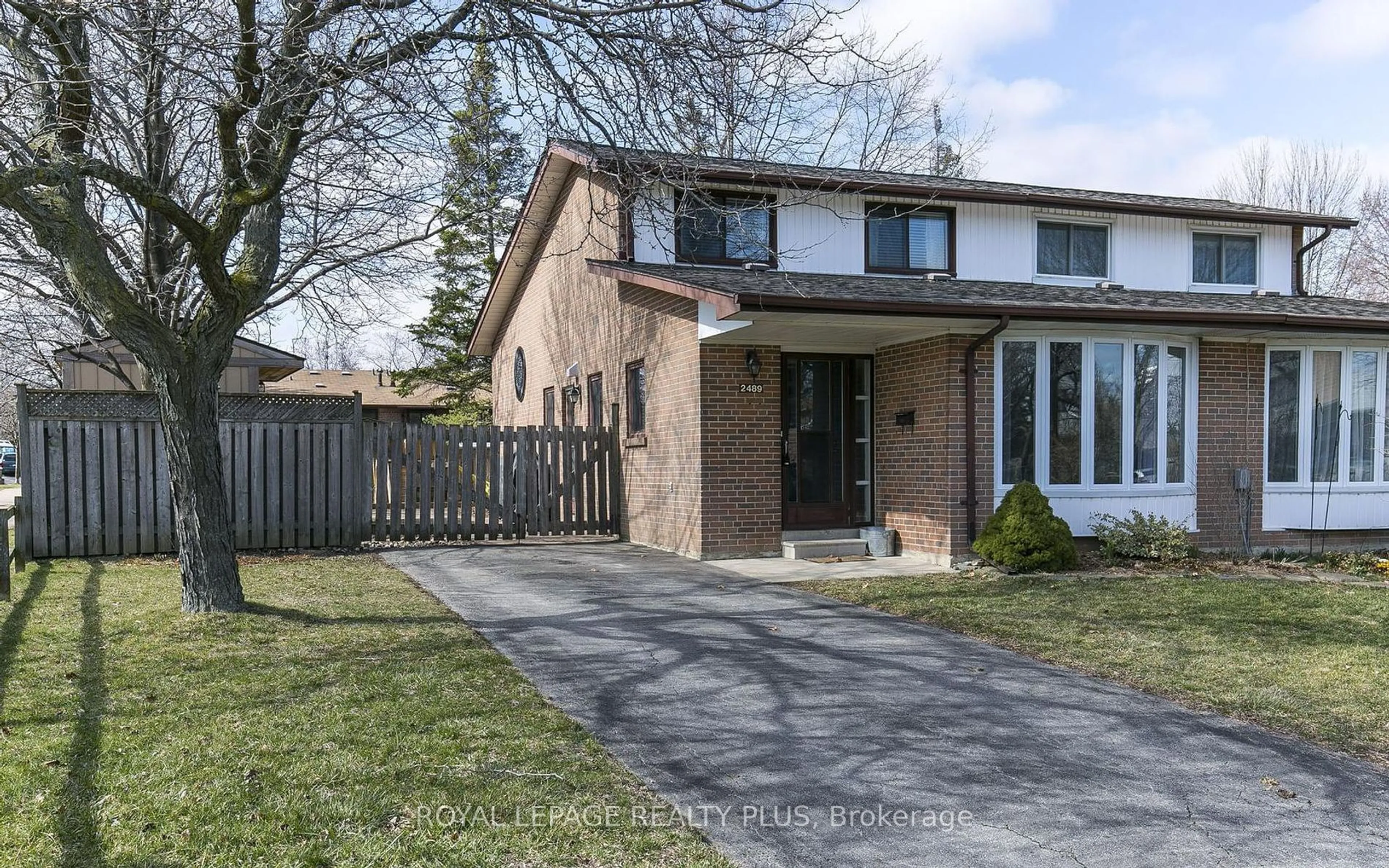 Home with brick exterior material, street for 2489 Yeovil Rd, Mississauga Ontario L5J 2G1