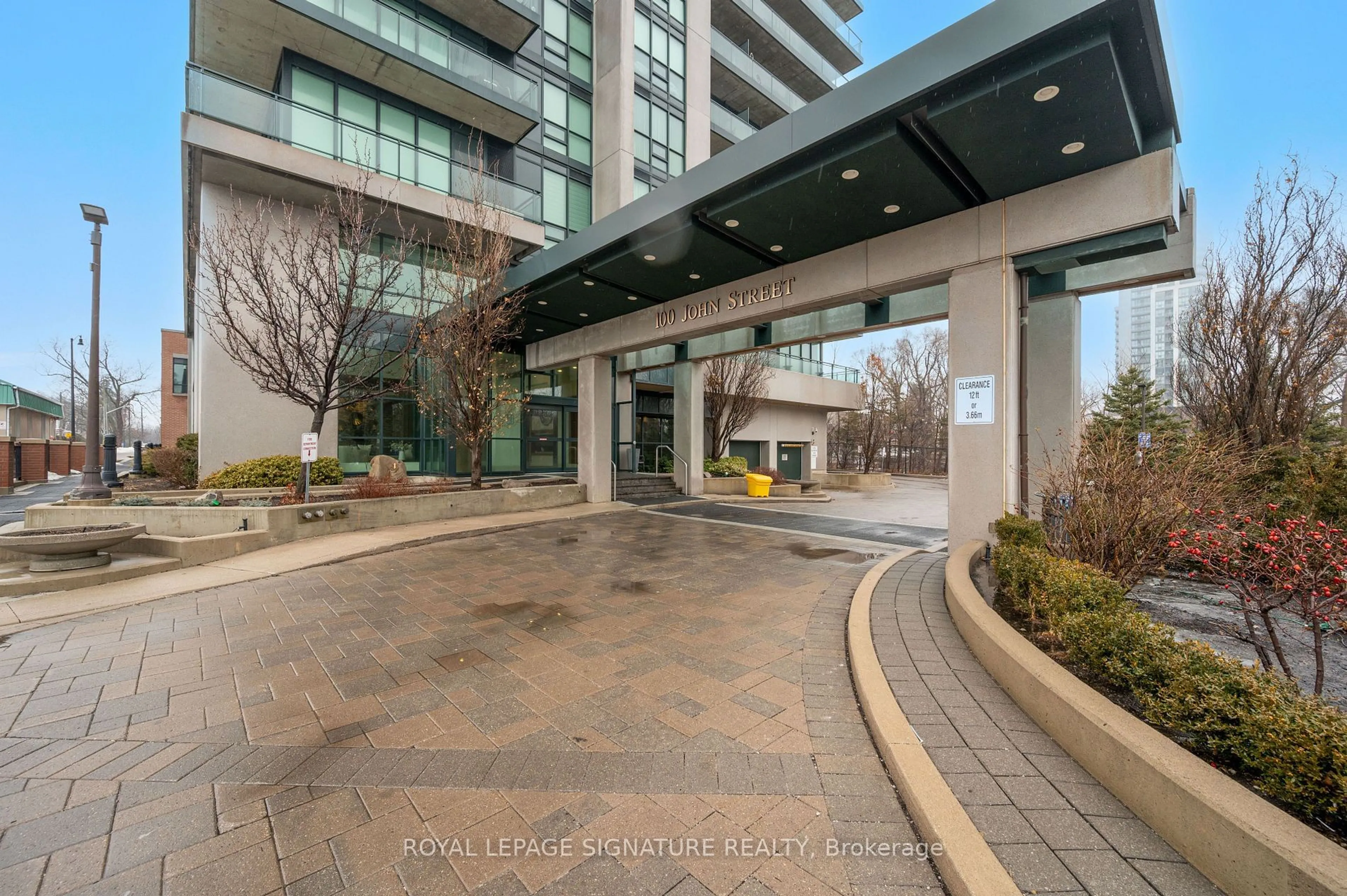 Indoor foyer for 100 John St #1401, Brampton Ontario L6W 0A8