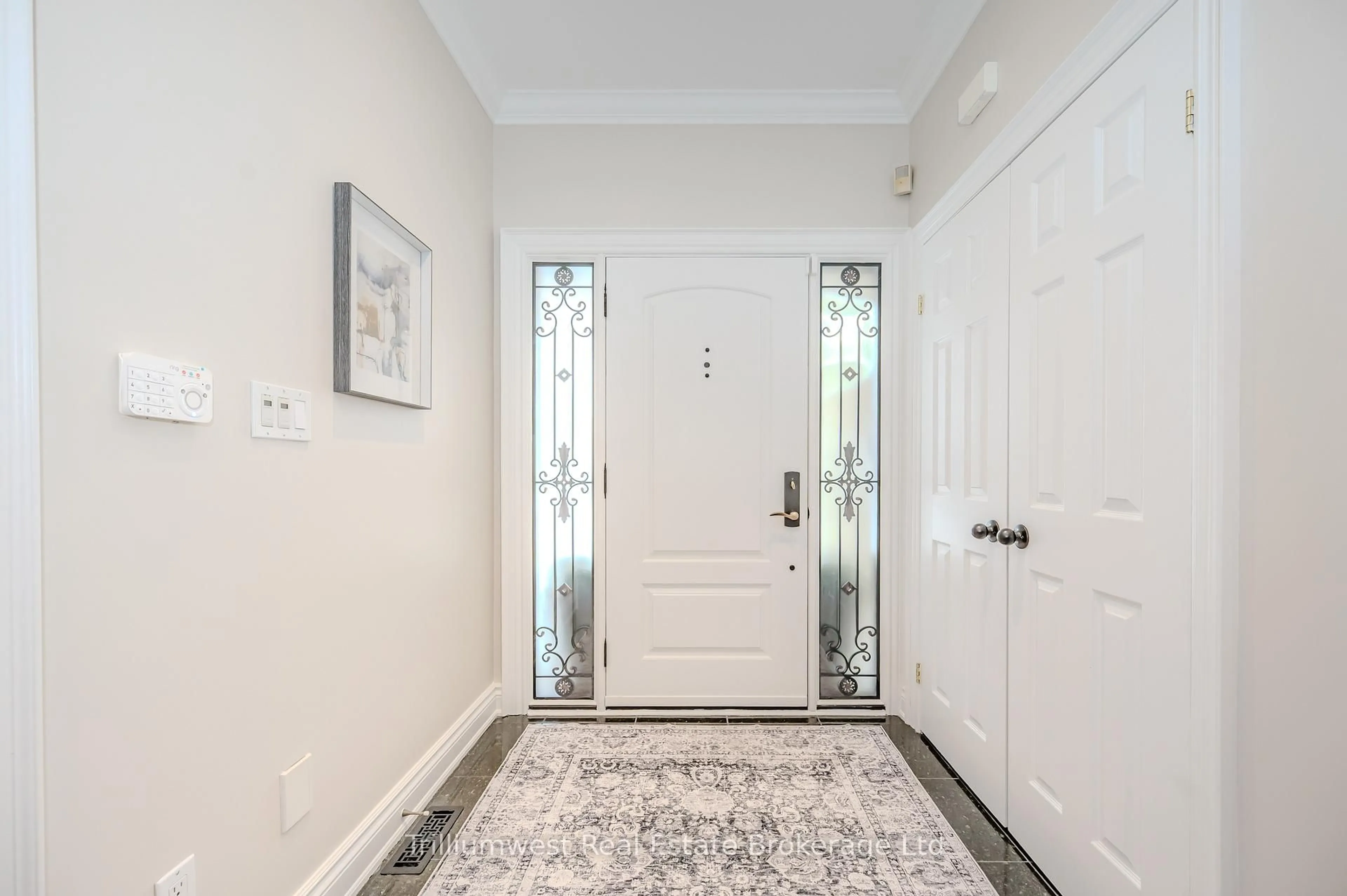 Indoor entryway for 4324 Hickory Dr, Mississauga Ontario L4W 1L2