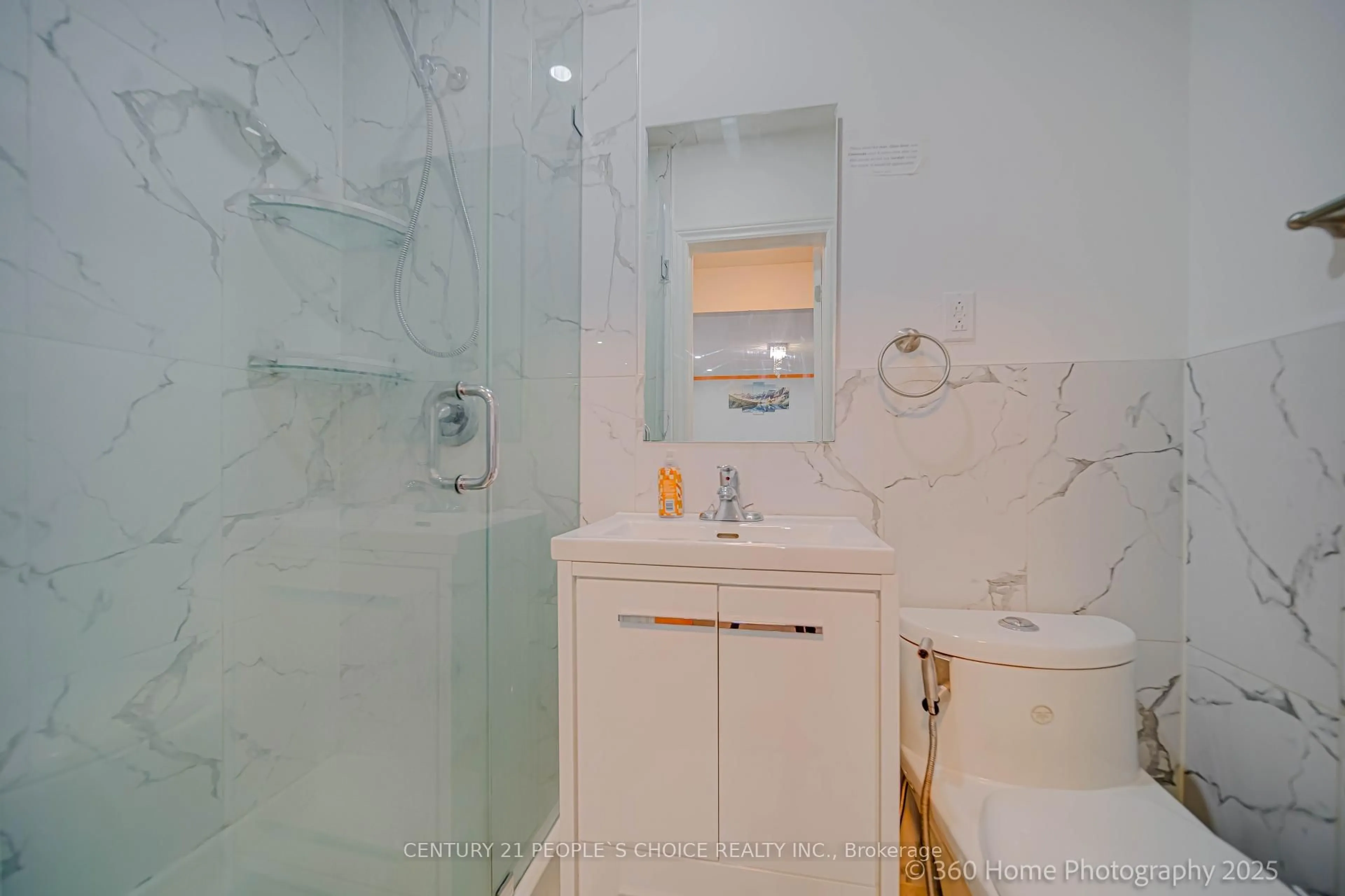 Standard bathroom, ceramic/tile floor for 44 Collingdale Rd, Toronto Ontario M9V 3R1