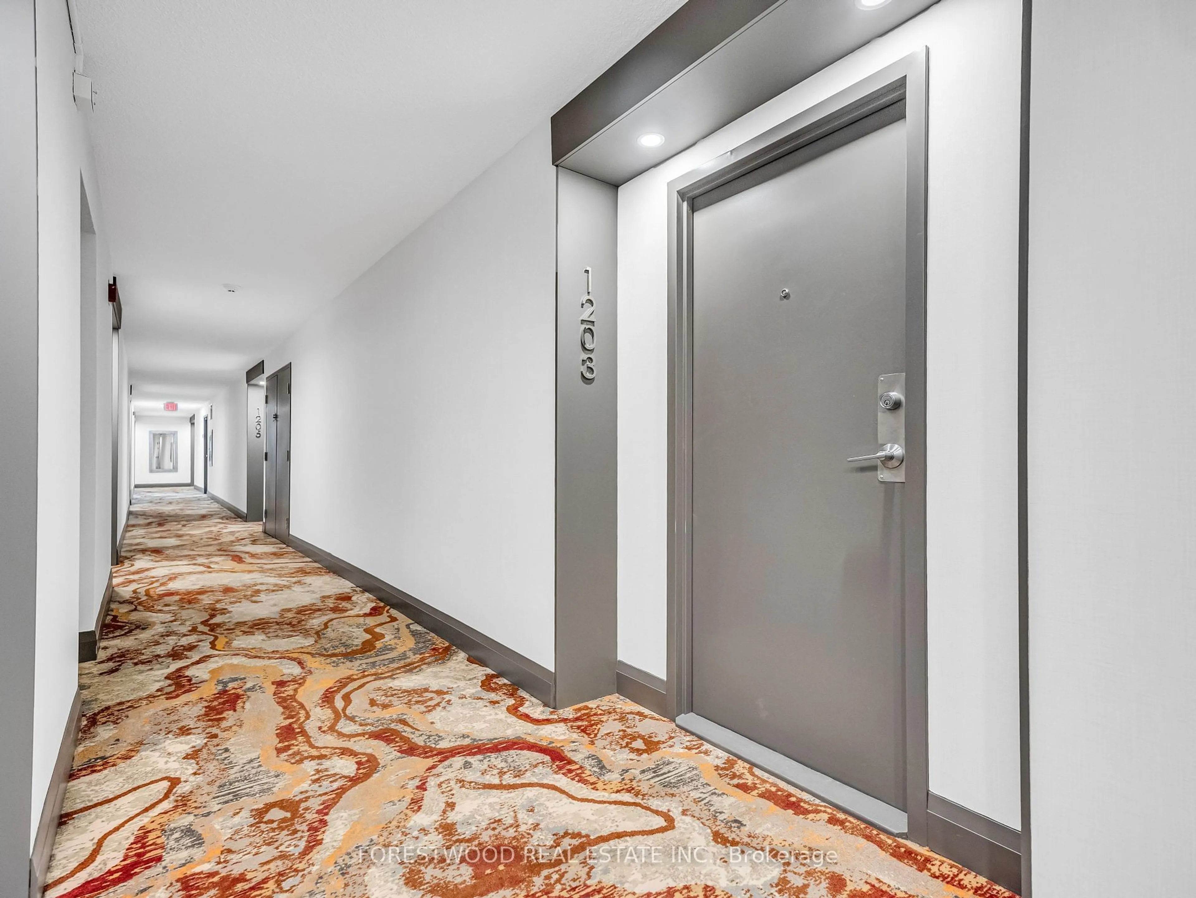 Indoor foyer for 1155 Bough Beeches Blvd #1203, Mississauga Ontario L4W 4N2