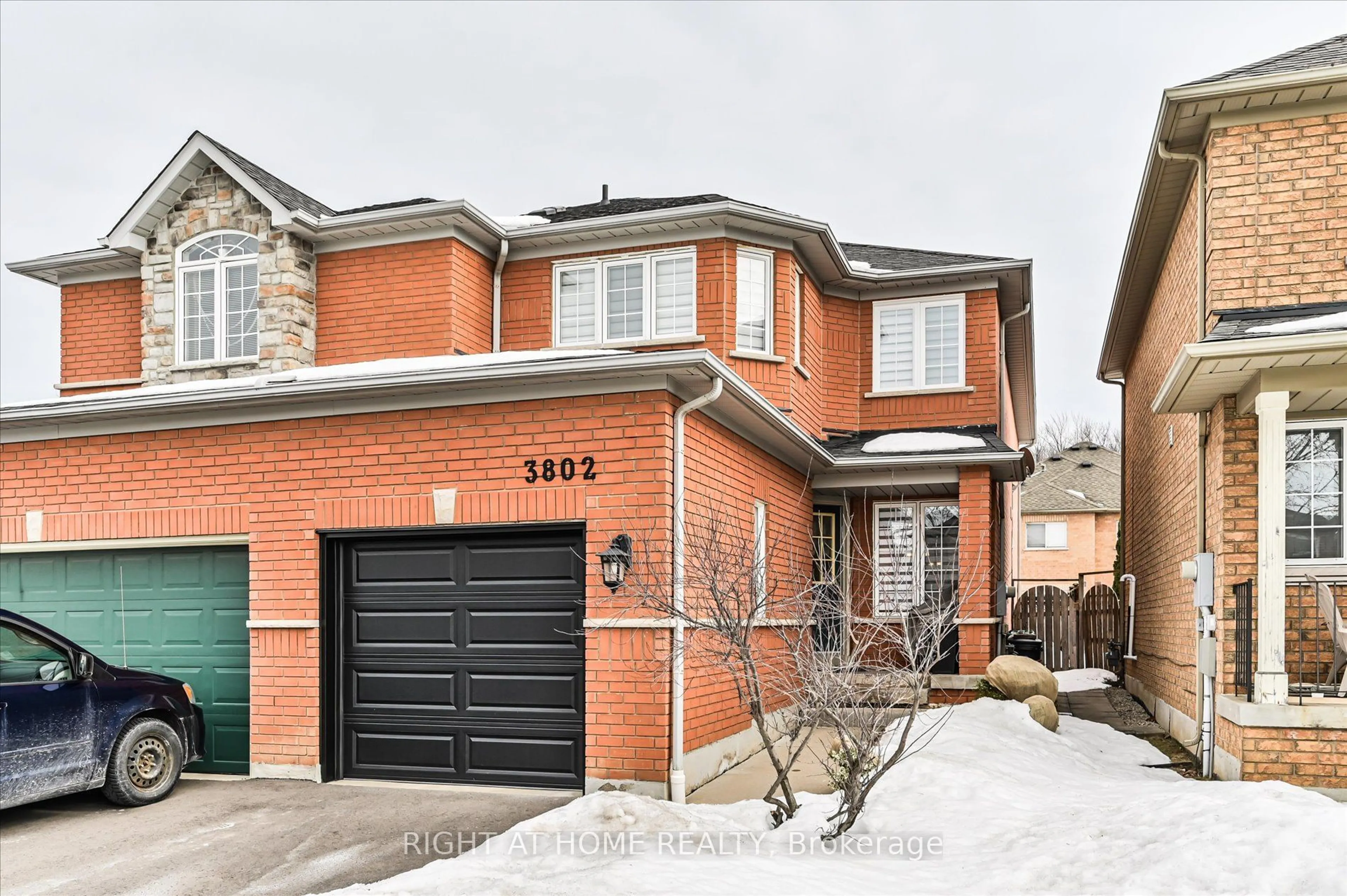 Home with brick exterior material, street for 3802 Ridgepoint Way, Mississauga Ontario L5N 7T8