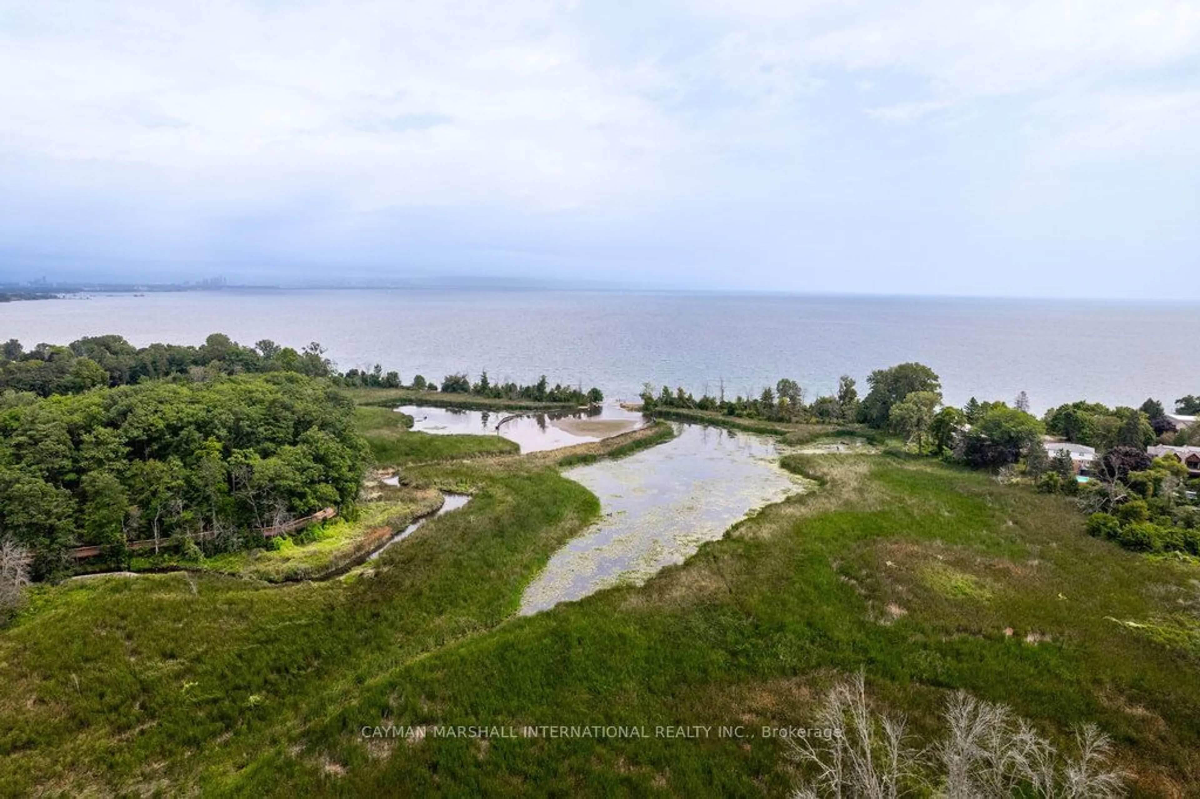 A pic from outside/outdoor area/front of a property/back of a property/a pic from drone, water/lake/river/ocean view for 1522 Green Gl, Mississauga Ontario L5J 1B5