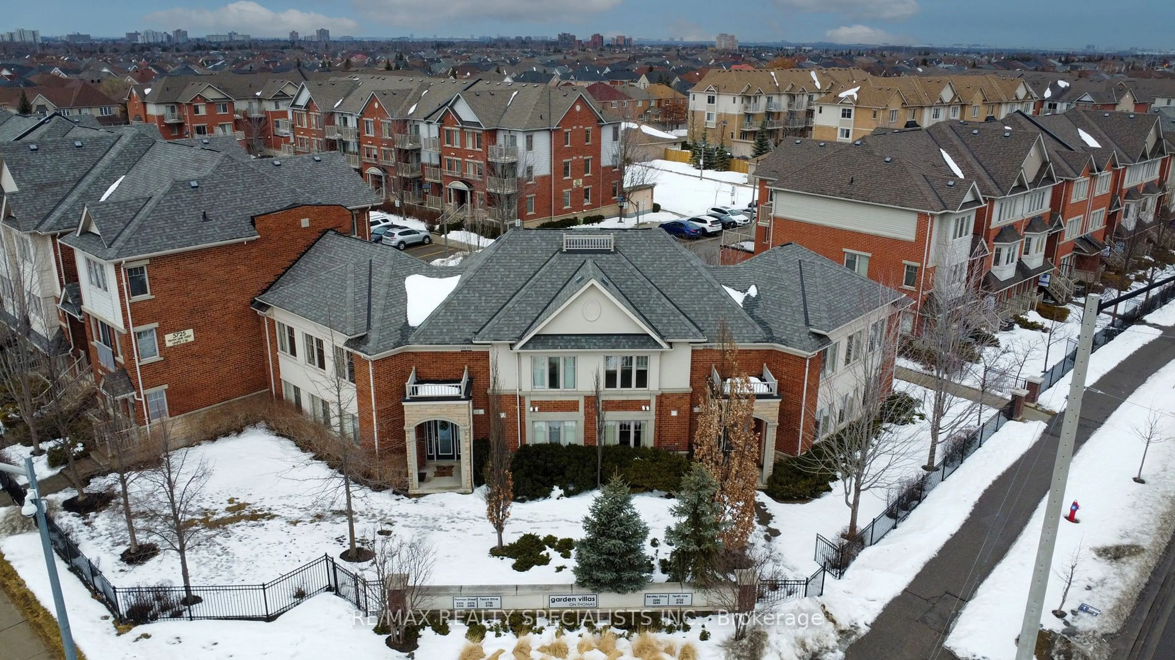 A pic from outside/outdoor area/front of a property/back of a property/a pic from drone, city buildings view from balcony for 3395 Thomas St #2, Mississauga Ontario L5M 0P7