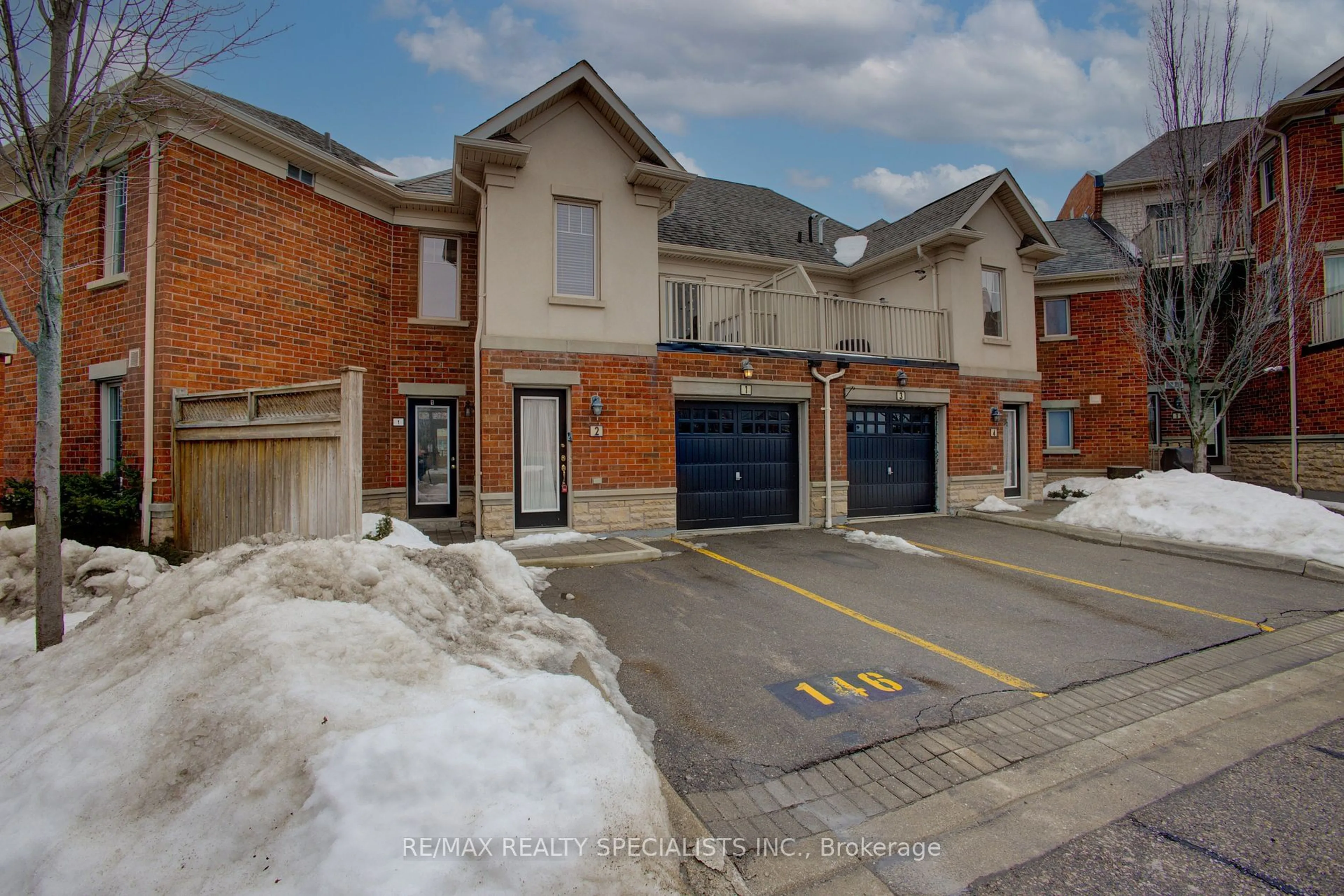 A pic from outside/outdoor area/front of a property/back of a property/a pic from drone, street for 3395 Thomas St #2, Mississauga Ontario L5M 0P7