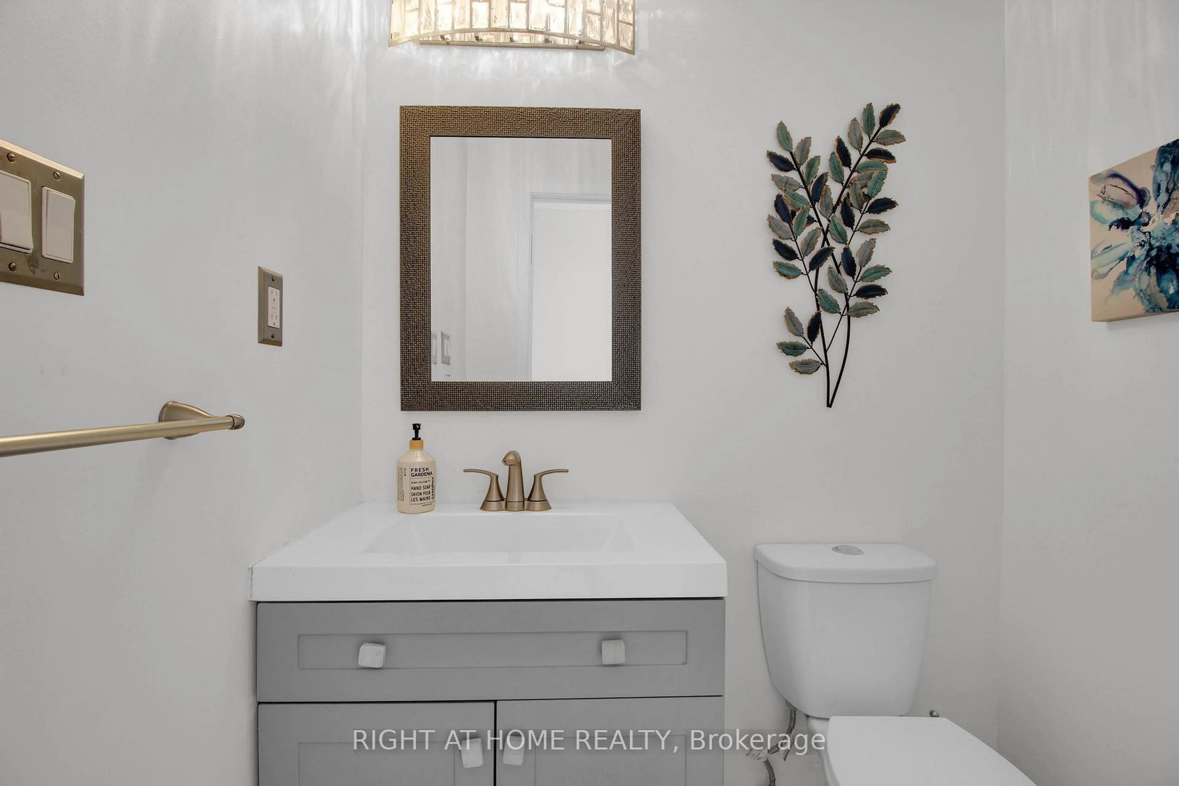 Contemporary bathroom, ceramic/tile floor for 6100 Montevideo Rd #74, Mississauga Ontario L5N 2N8