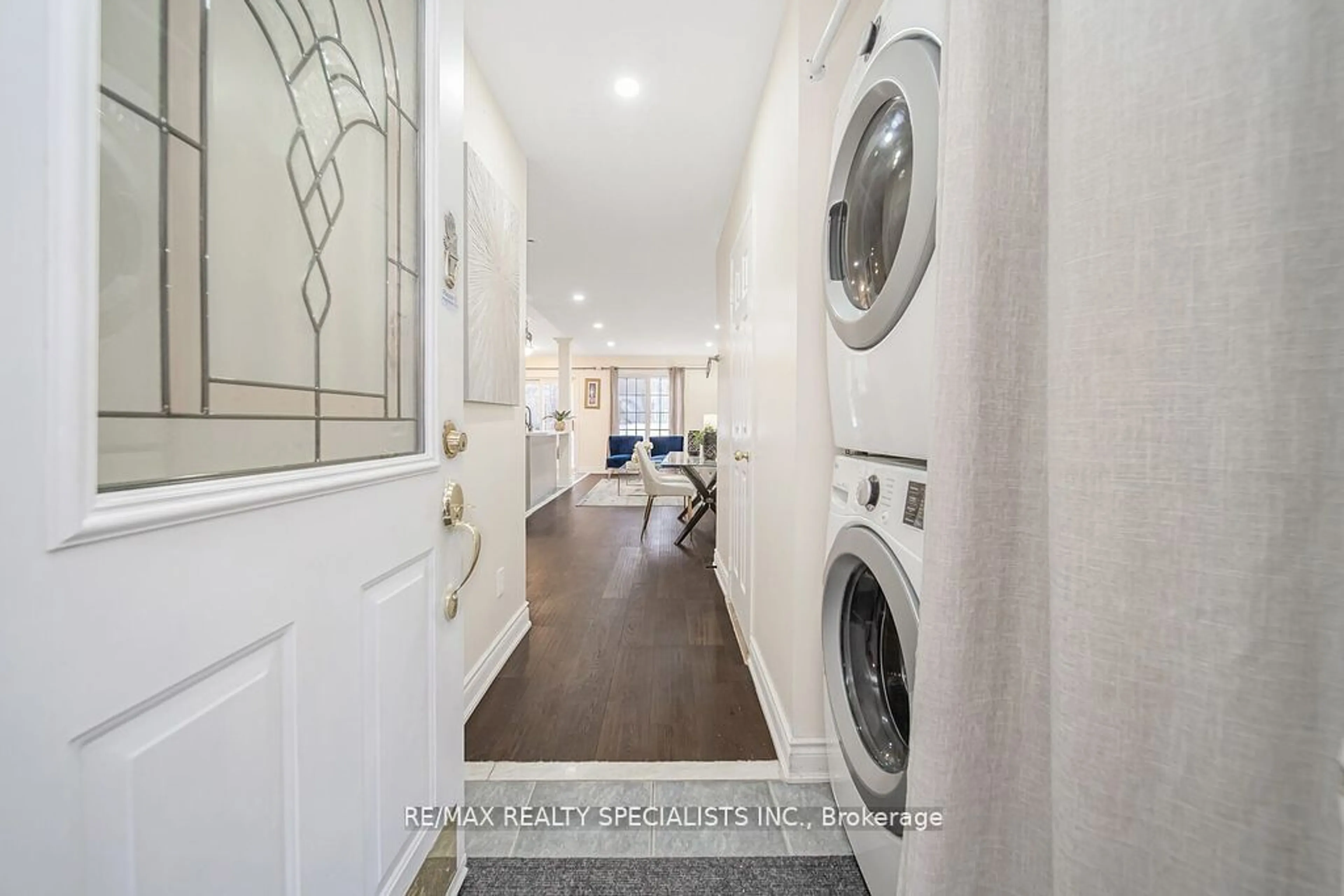 Laundry room for 72 Ridgefield Crt, Brampton Ontario L6P 1B3