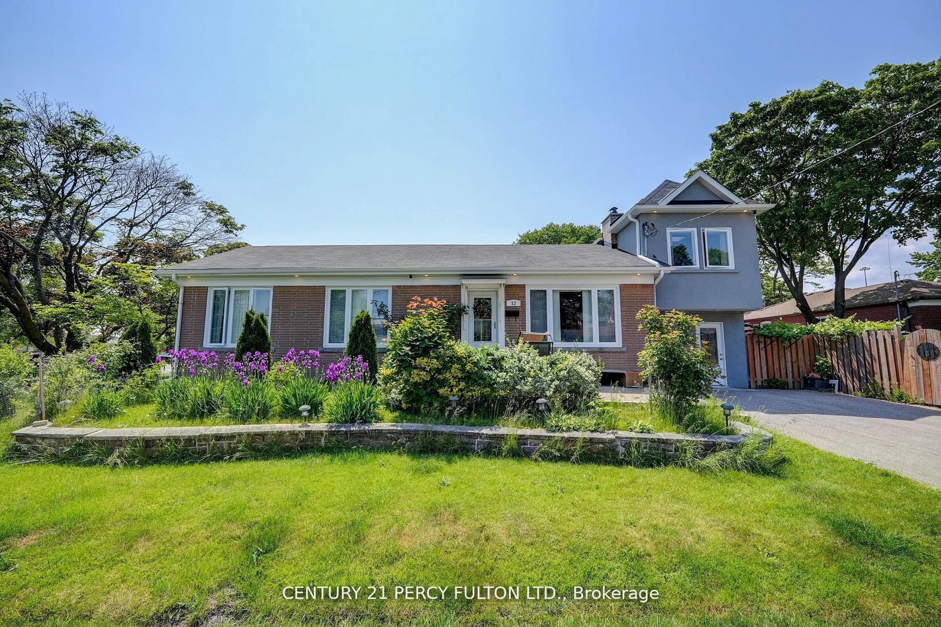 A pic from outside/outdoor area/front of a property/back of a property/a pic from drone, street for 12 Rollins Pl, Toronto Ontario M9B 3Y4