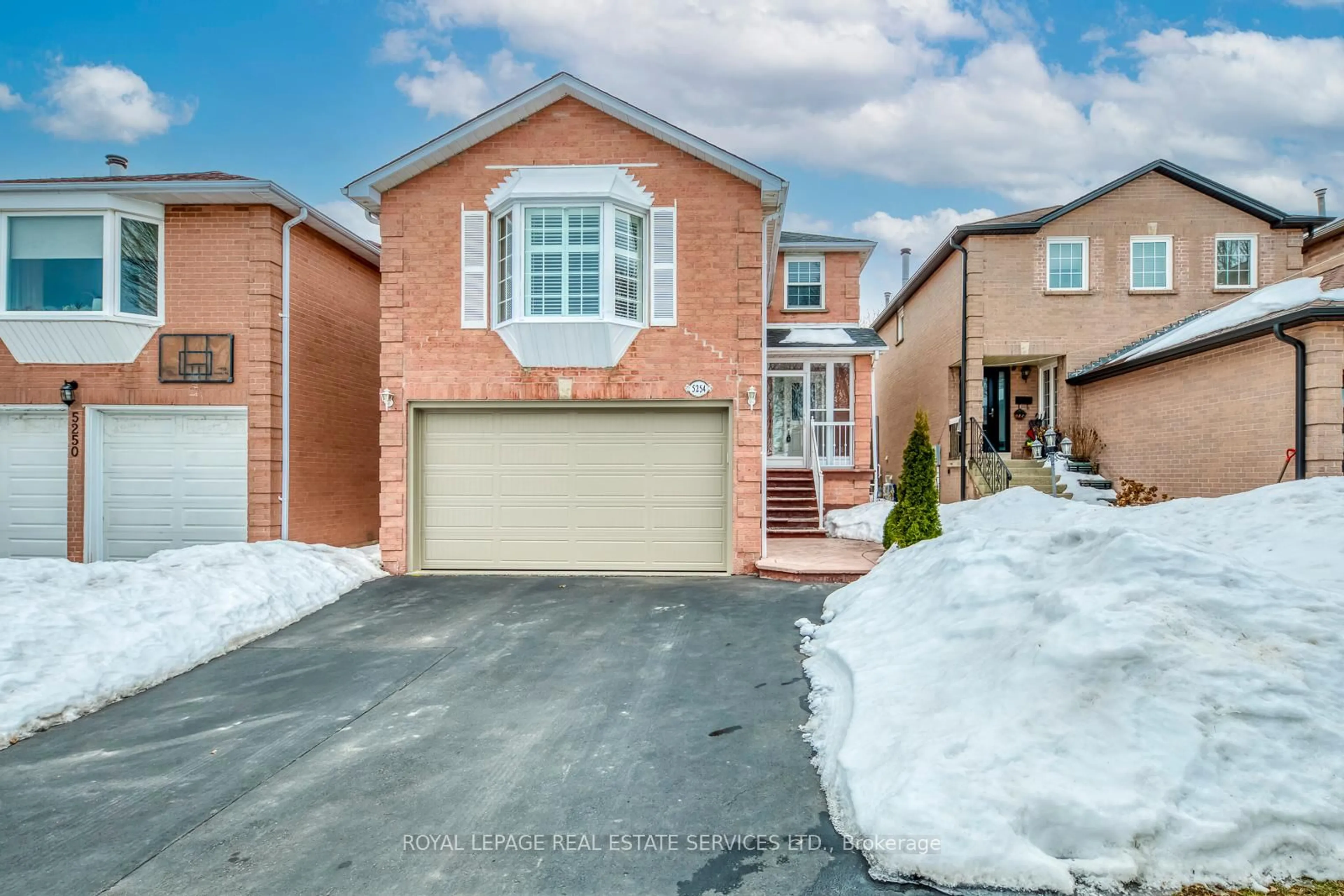 Home with brick exterior material, street for 5254 Astwell Ave, Mississauga Ontario L5R 3H8