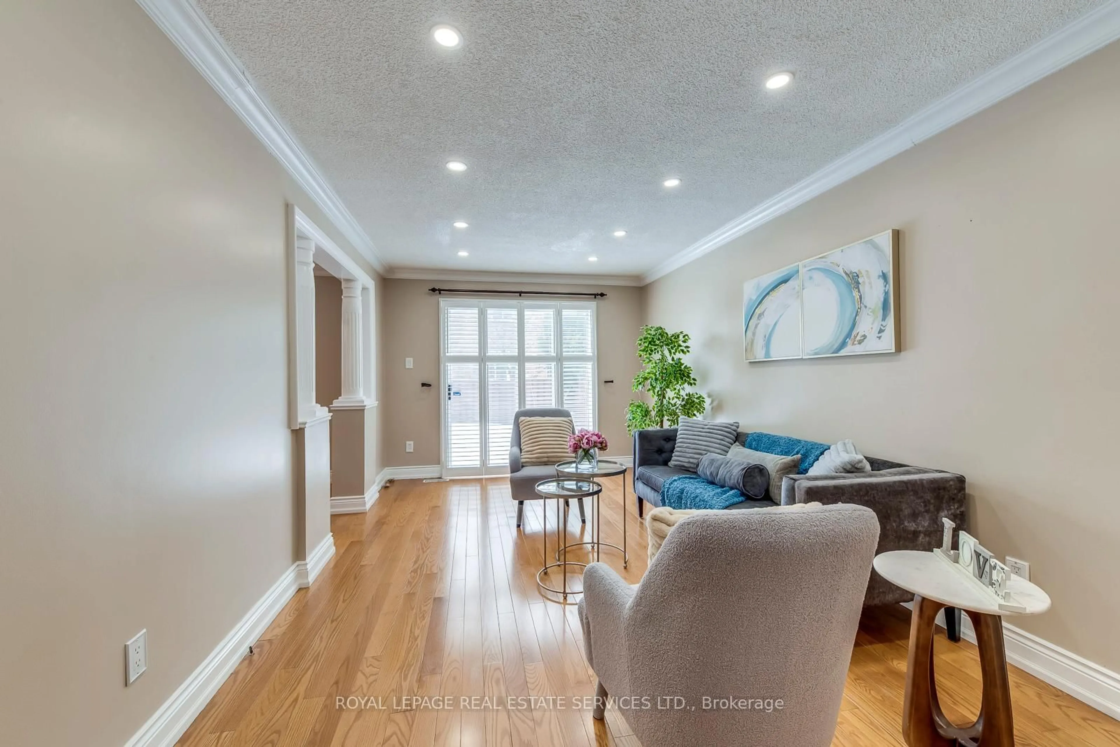 Living room with furniture, wood/laminate floor for 5254 Astwell Ave, Mississauga Ontario L5R 3H8