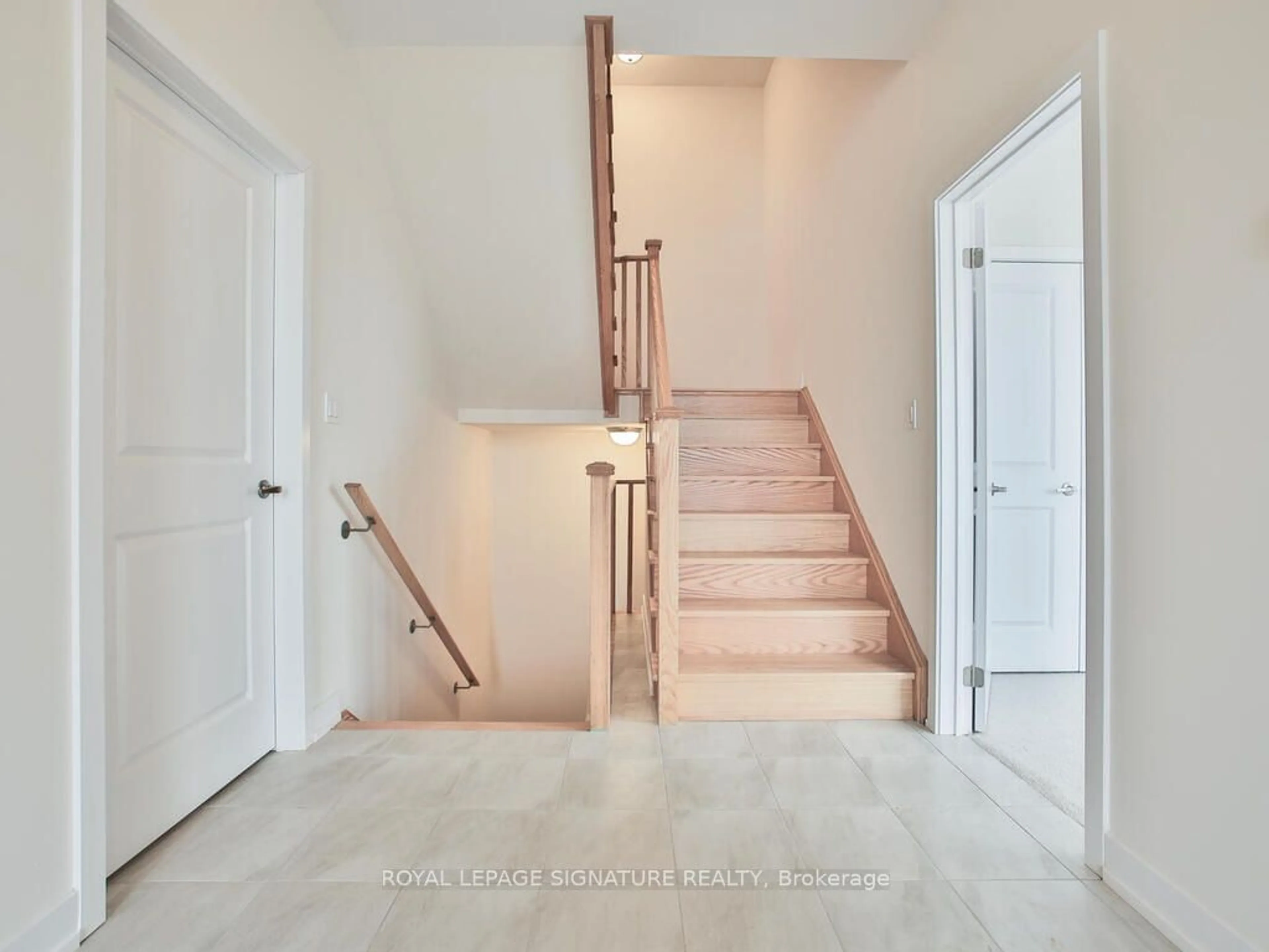 Indoor foyer for 3148 Perkins Way, Oakville Ontario L6H 7Z1