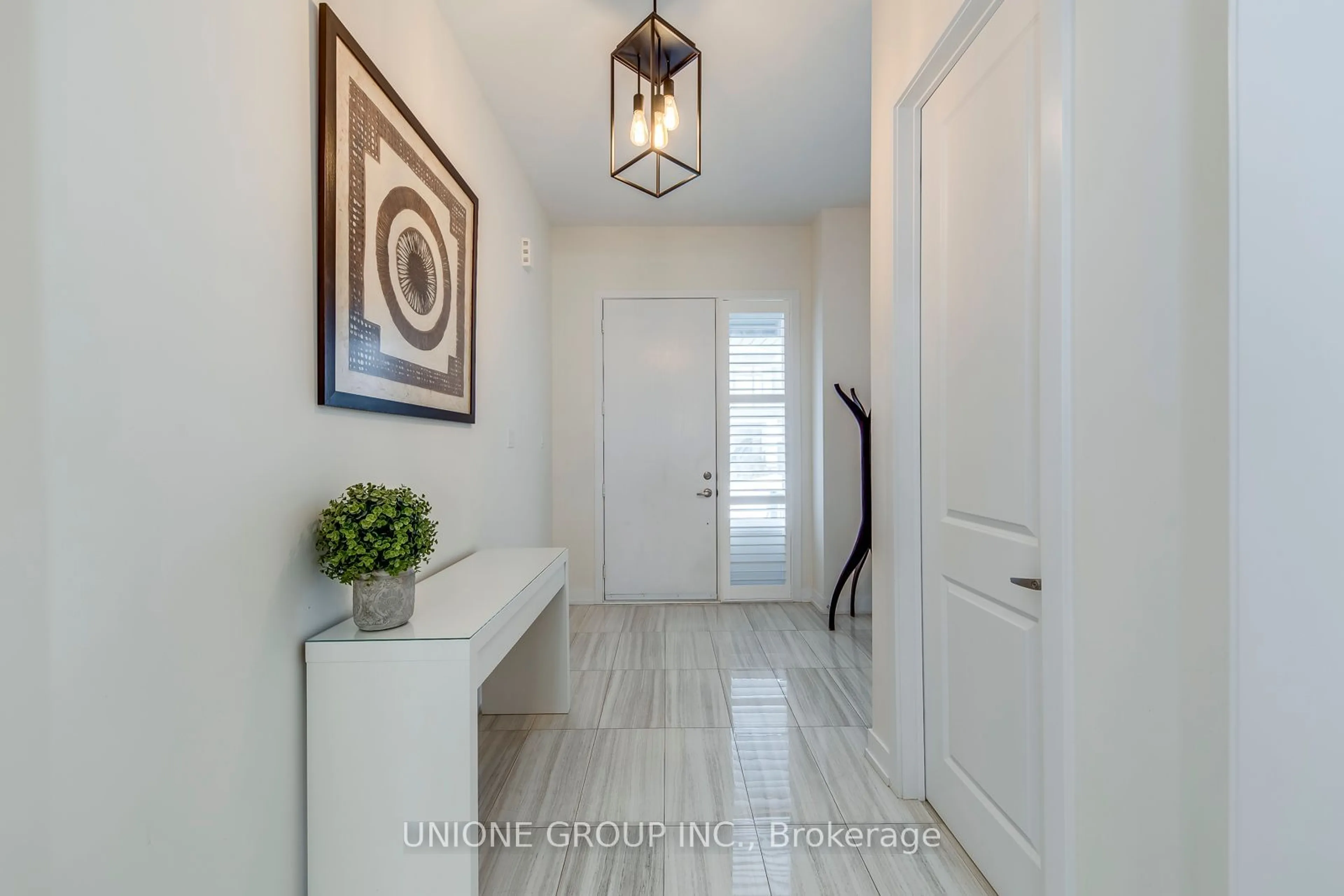 Indoor entryway for 74 Marvin Ave, Oakville Ontario L6H 0Z7