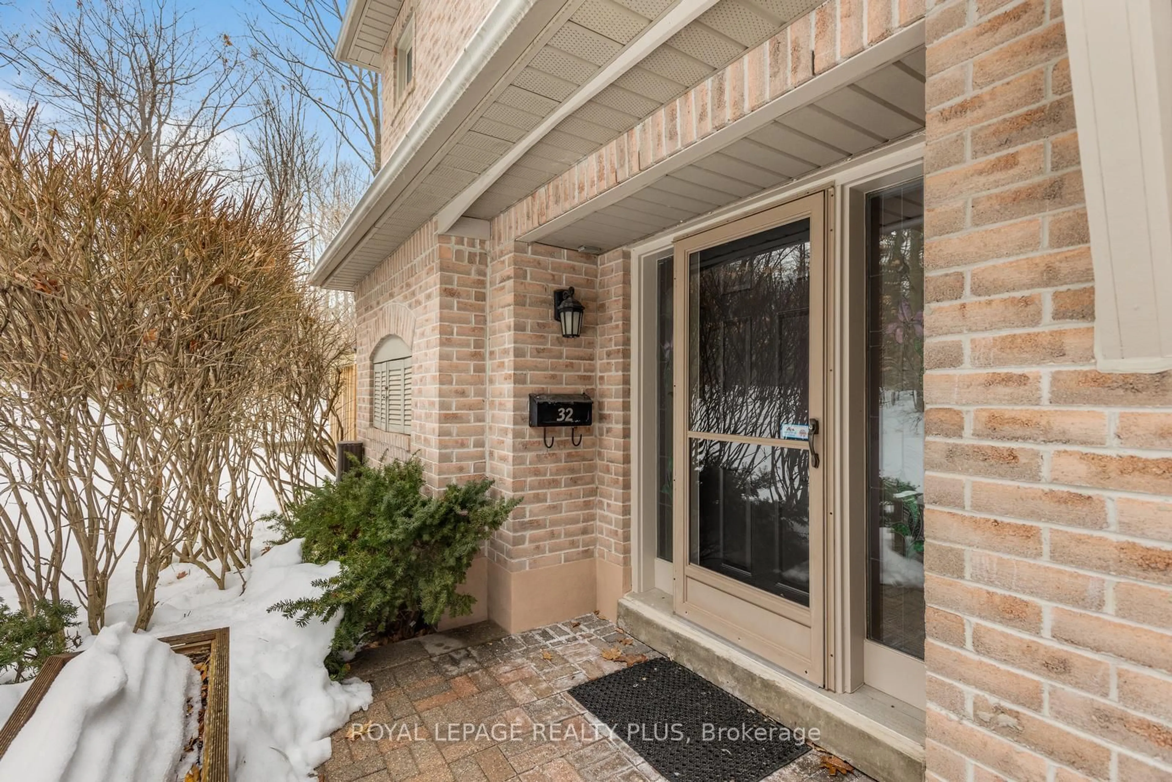 Home with brick exterior material, street for 5490 Glen Erin Dr #32, Mississauga Ontario L5M 5R4