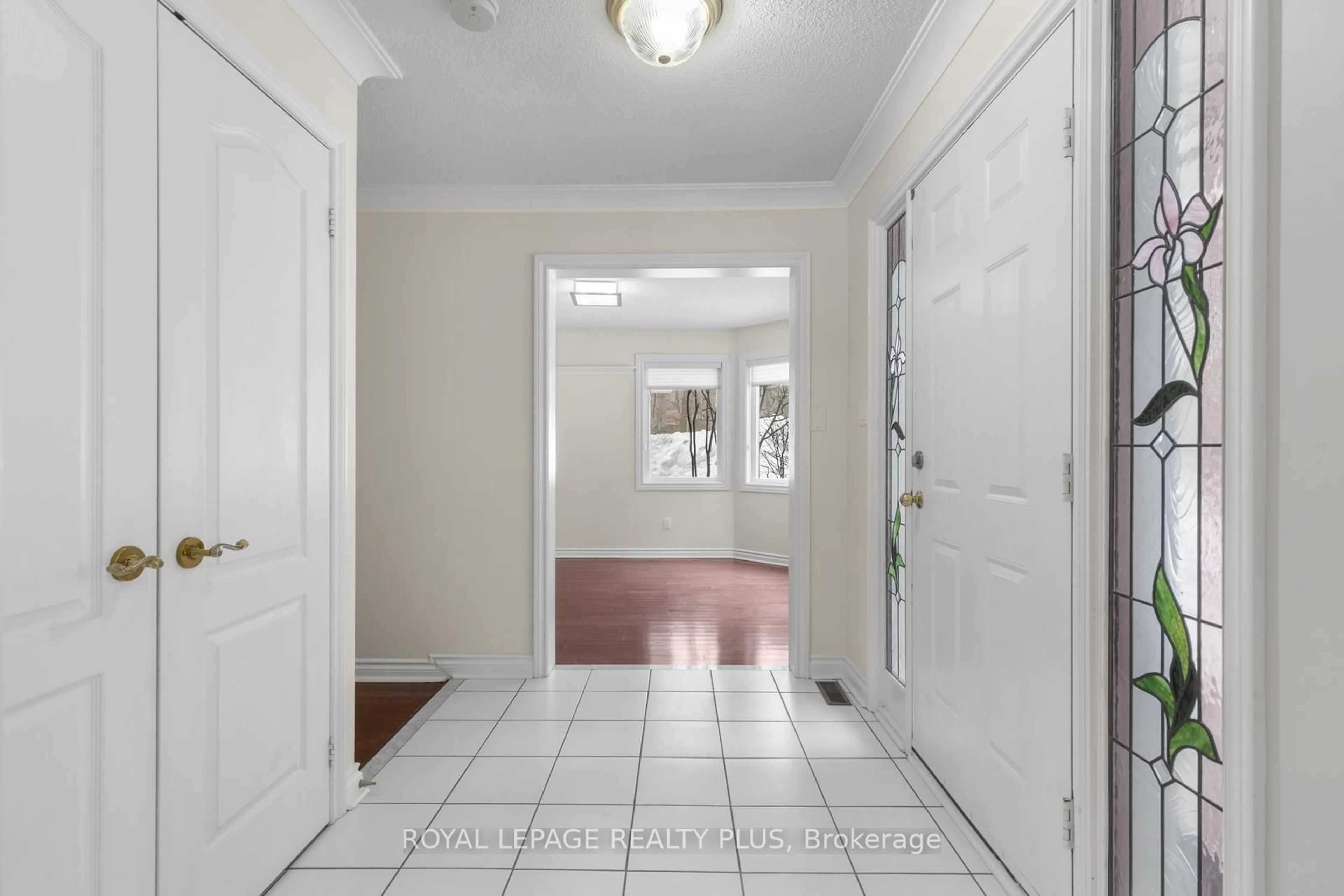 Indoor entryway for 5490 Glen Erin Dr #32, Mississauga Ontario L5M 5R4