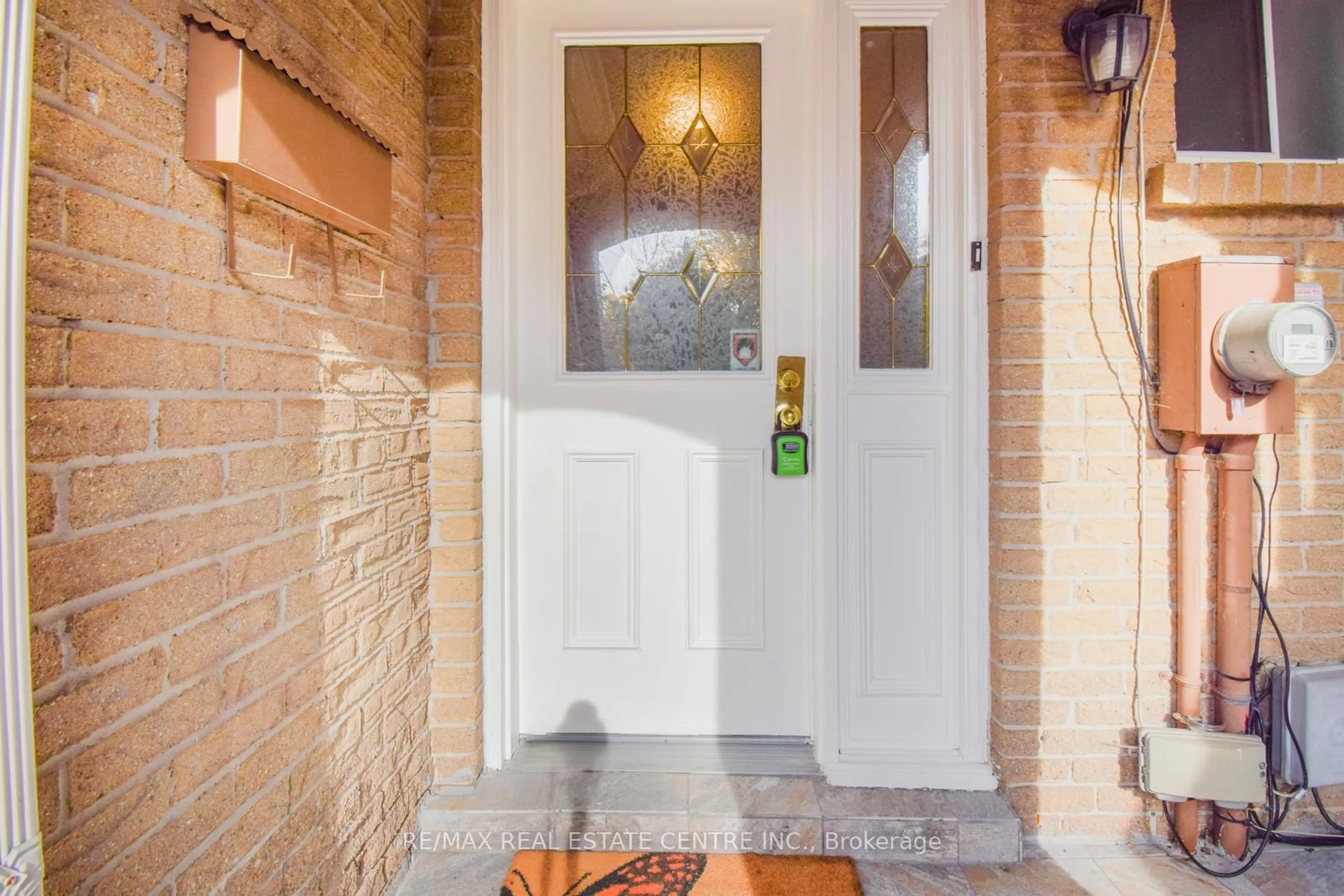 Indoor entryway for 5960 Chidham Cres, Mississauga Ontario L5N 2R9