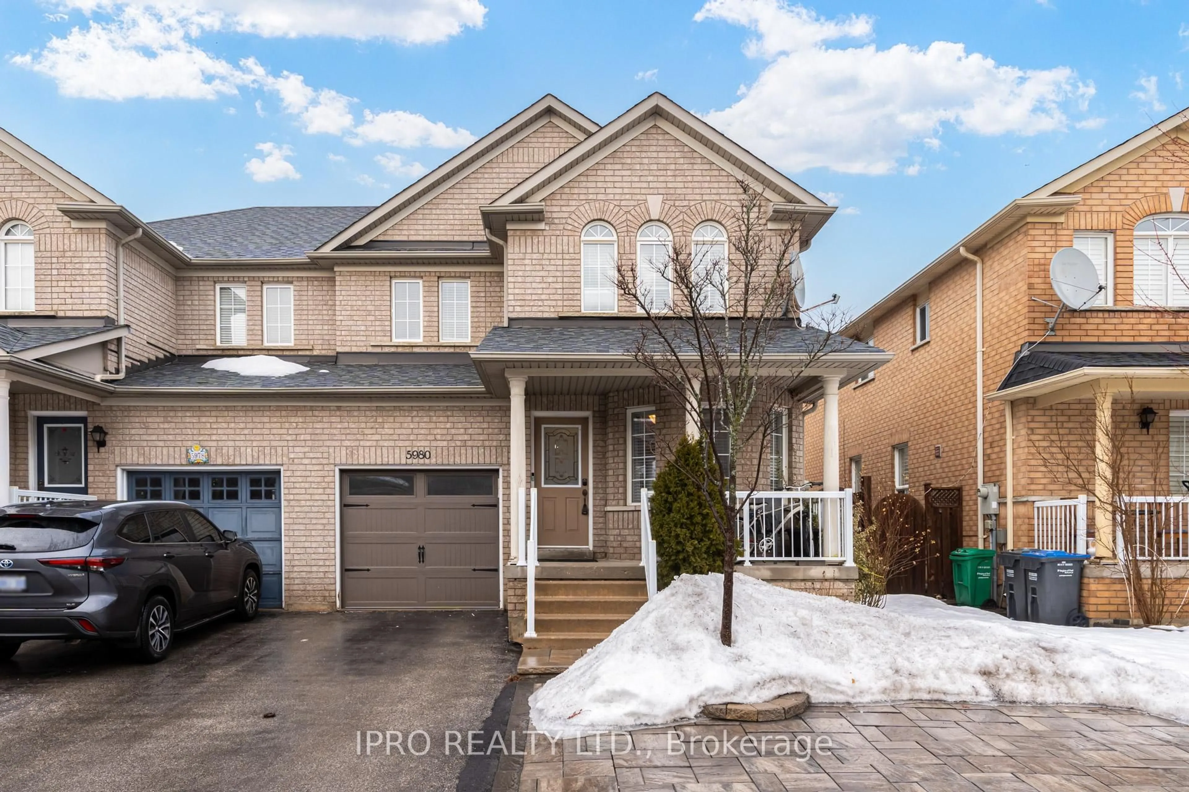 Home with brick exterior material, street for 5980 Manzanillo Cres, Mississauga Ontario L5M 6Y3