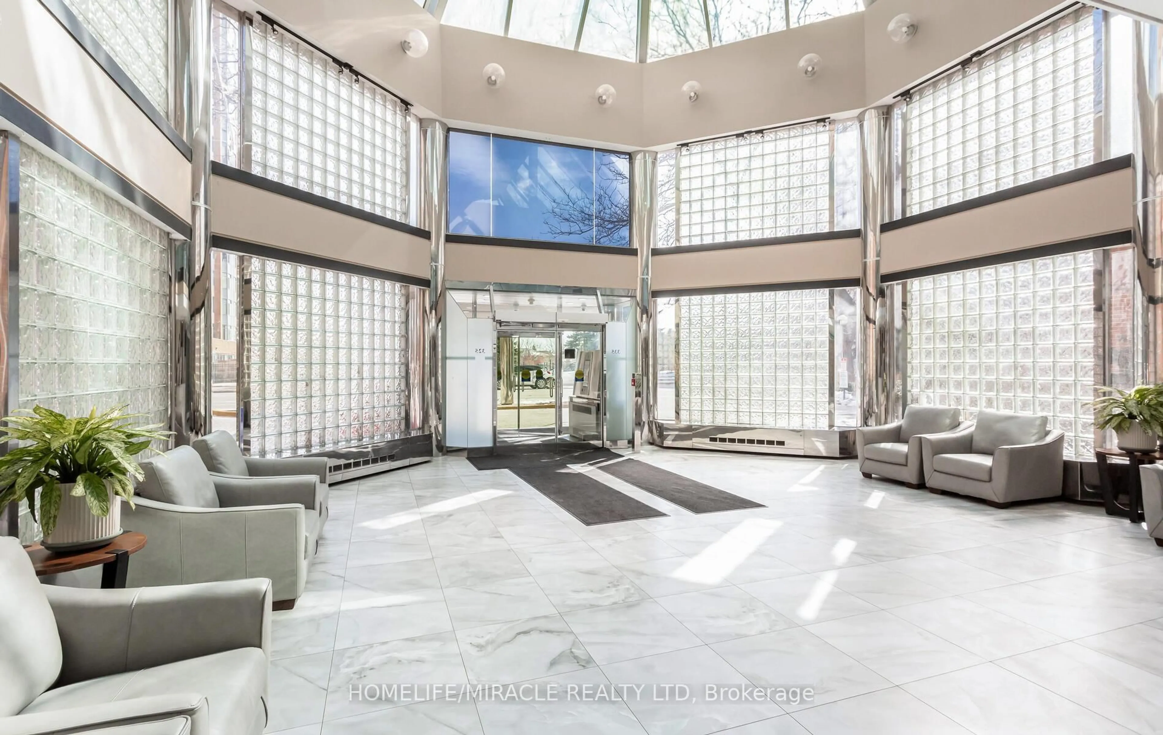 Lobby for 325 Webb Dr #811, Mississauga Ontario L5B 3Z9