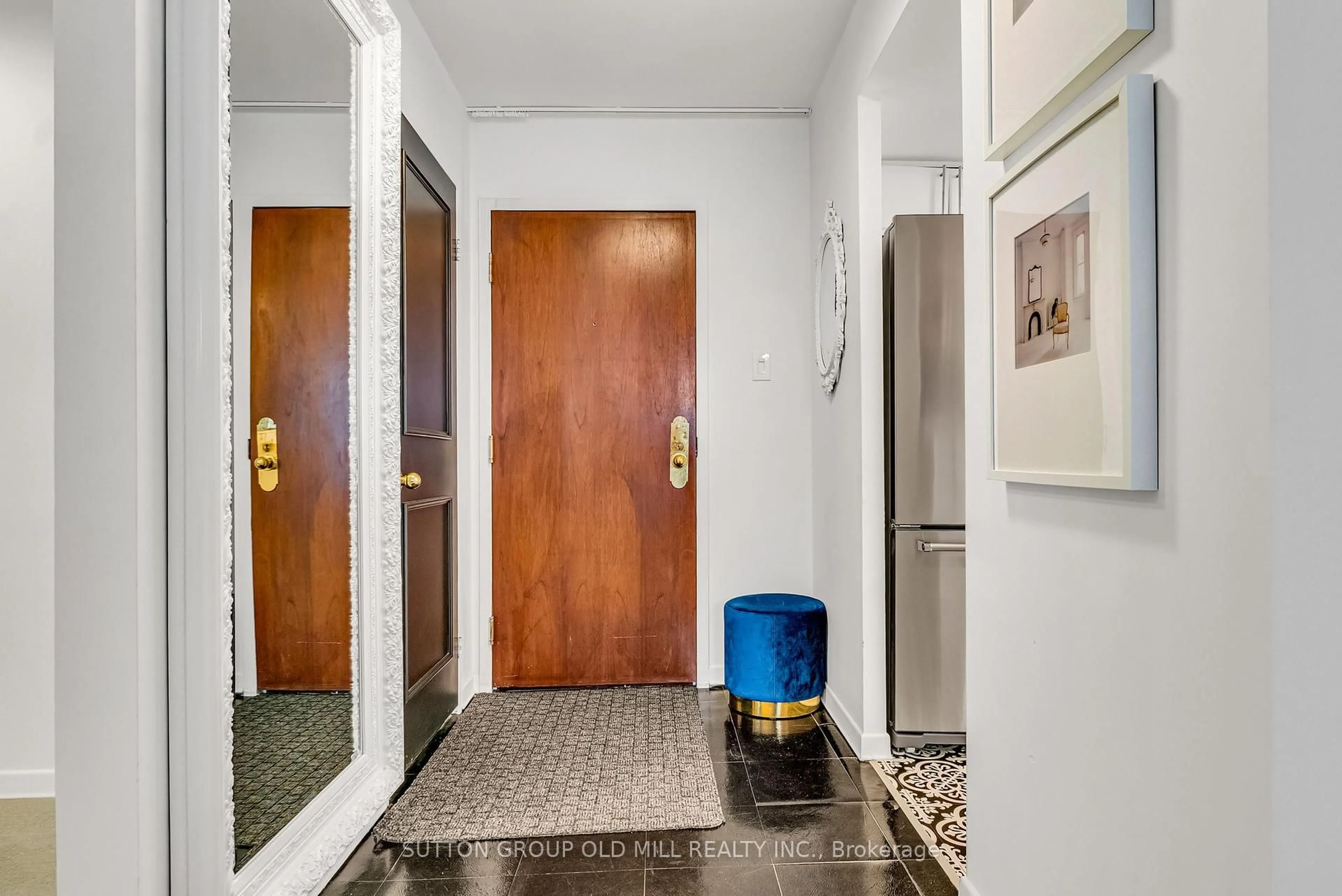 Indoor foyer for 1320 Islington Ave #901, Toronto Ontario M9A 5C6