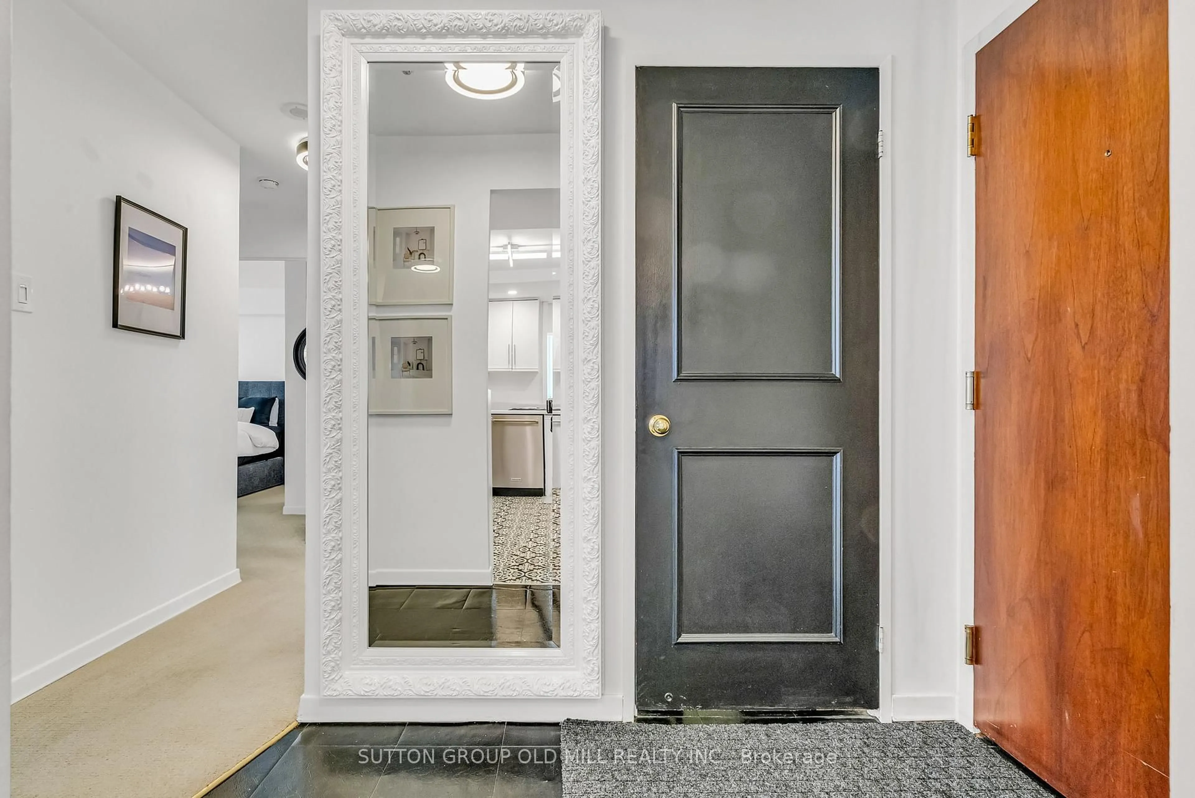 Indoor entryway for 1320 Islington Ave #901, Toronto Ontario M9A 5C6