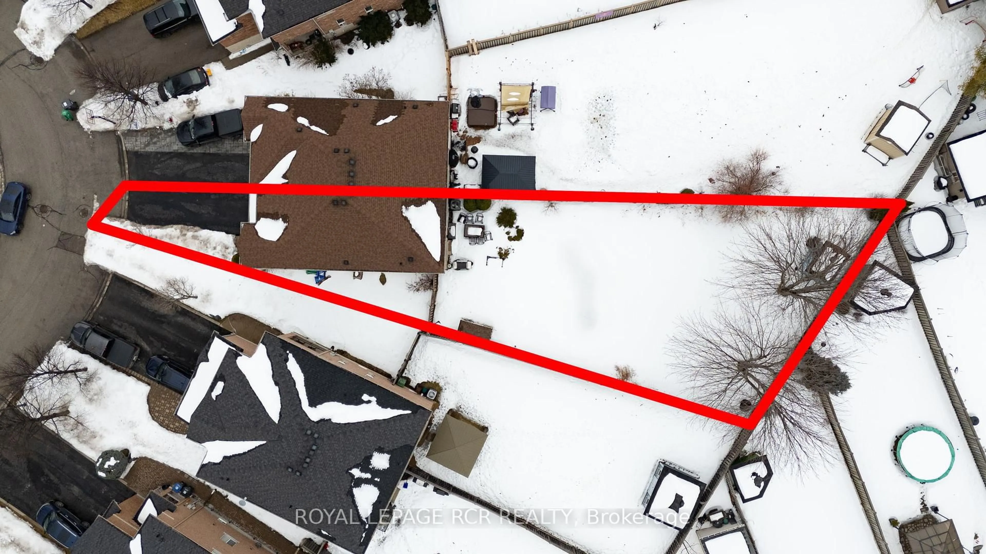 A pic from outside/outdoor area/front of a property/back of a property/a pic from drone, street for 41 Ironhorse Cres, Caledon Ontario L7E 2K6