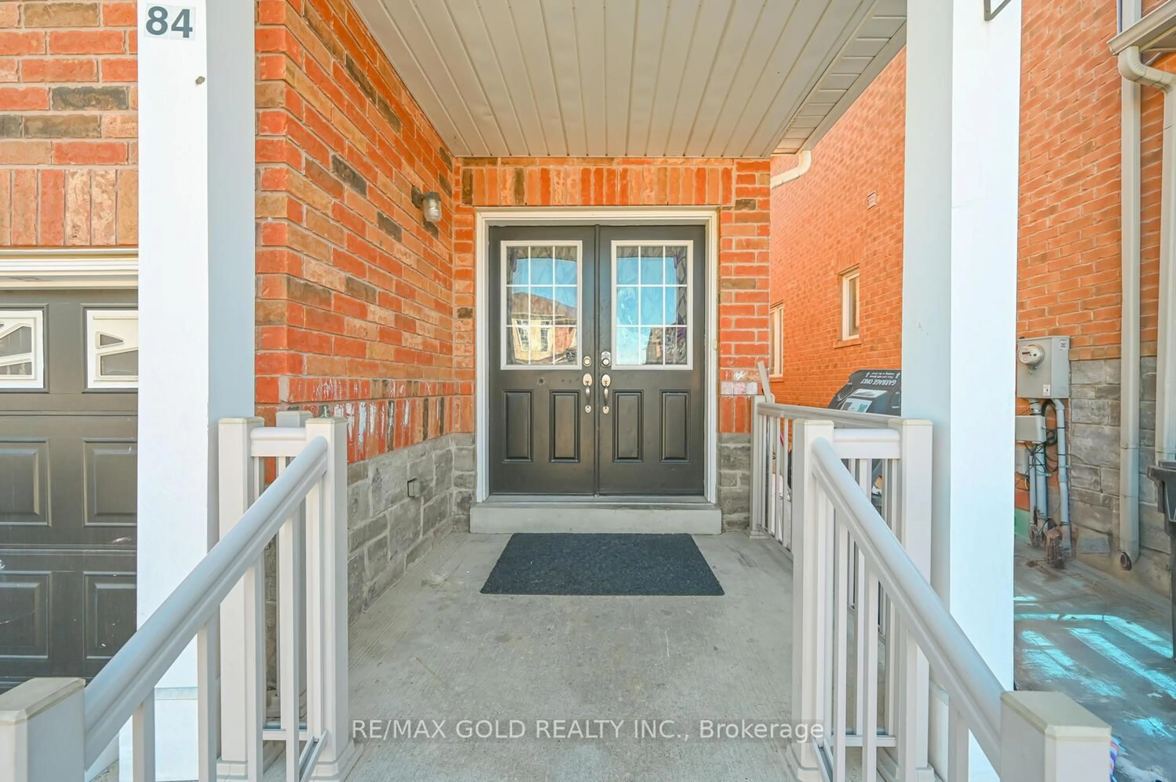 Indoor entryway for 84 Gulfbrook Circ, Brampton Ontario L6Z 0G5