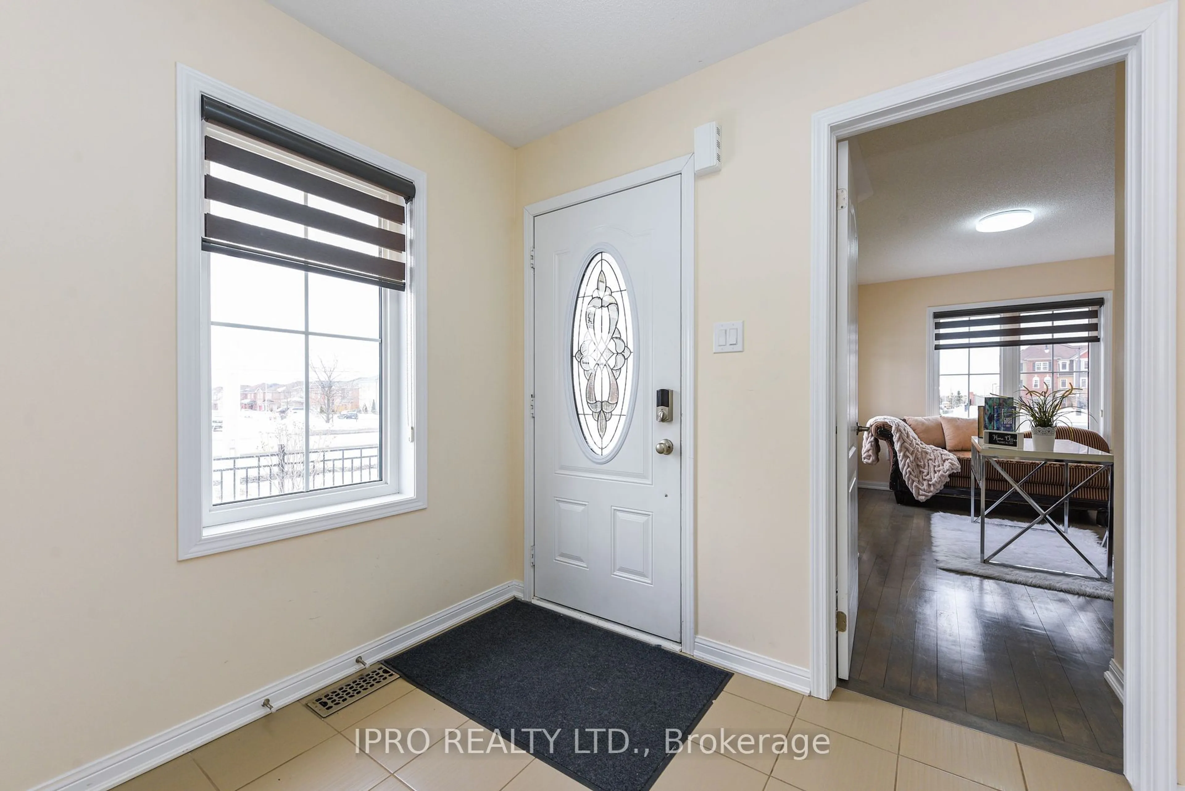 Indoor entryway for 113 Vanhorne Clse, Brampton Ontario L7A 0G2