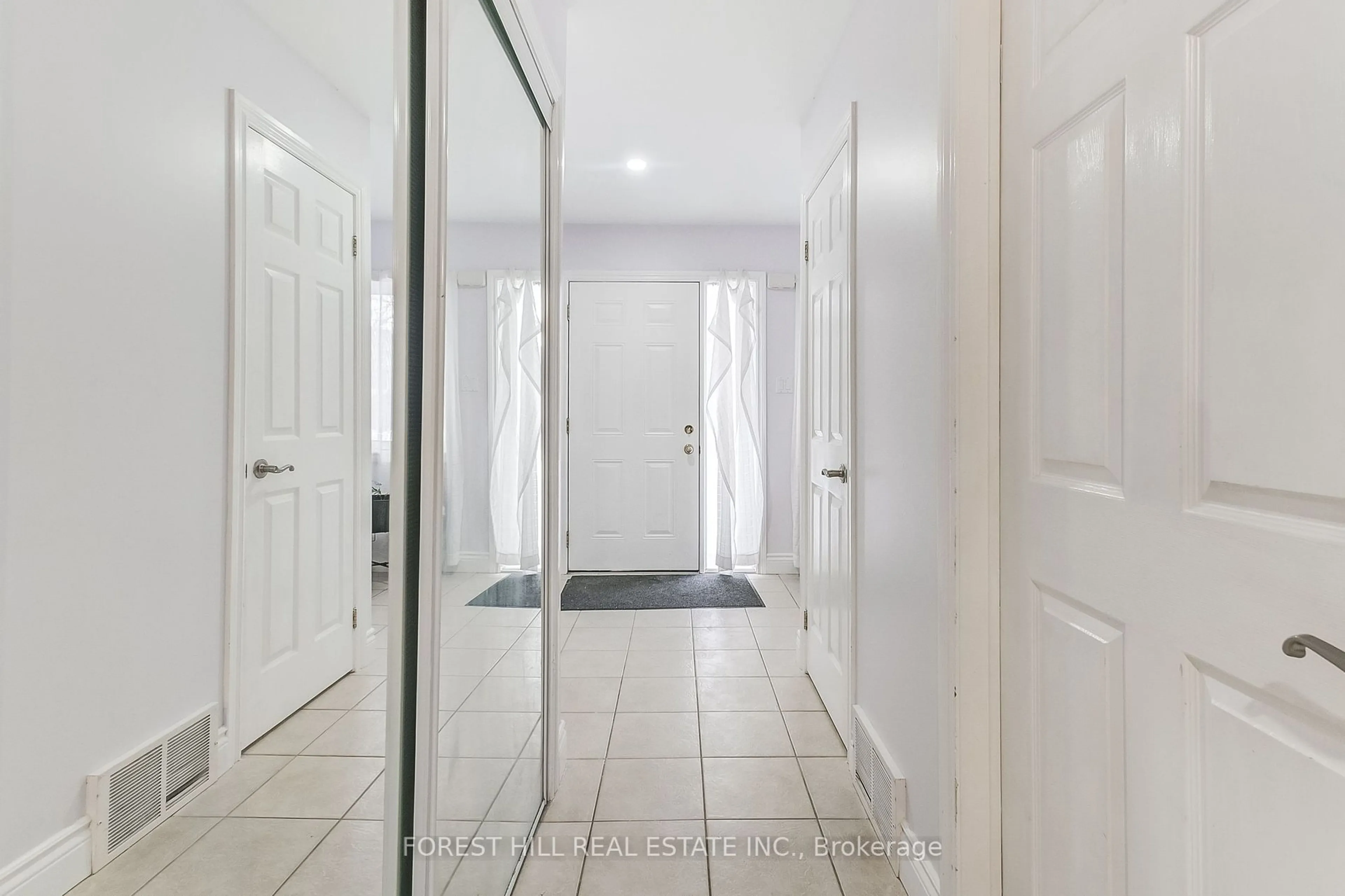 Indoor entryway for 267 Thompson Rd, Orangeville Ontario L9W 4Z8