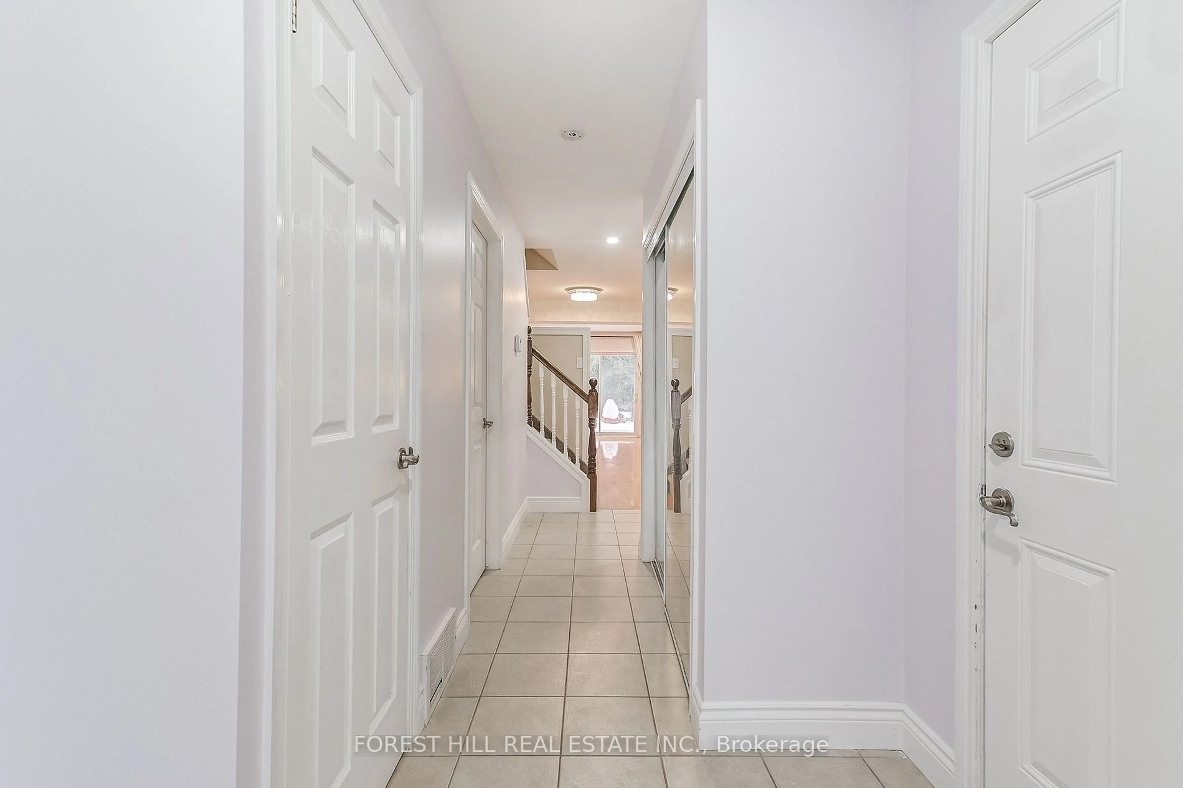 Indoor foyer for 267 Thompson Rd, Orangeville Ontario L9W 4Z8