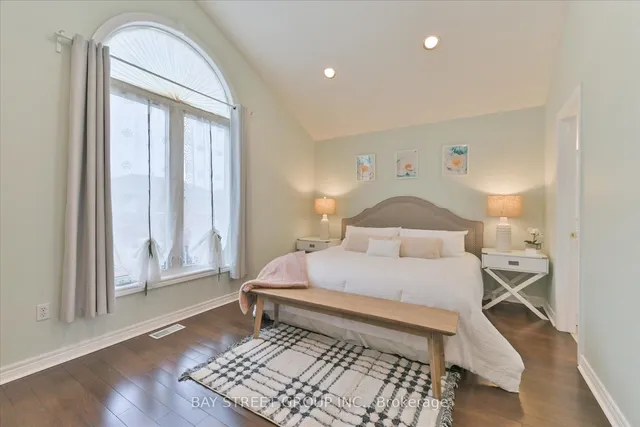 Additional property image - 929 Ledbury Cres