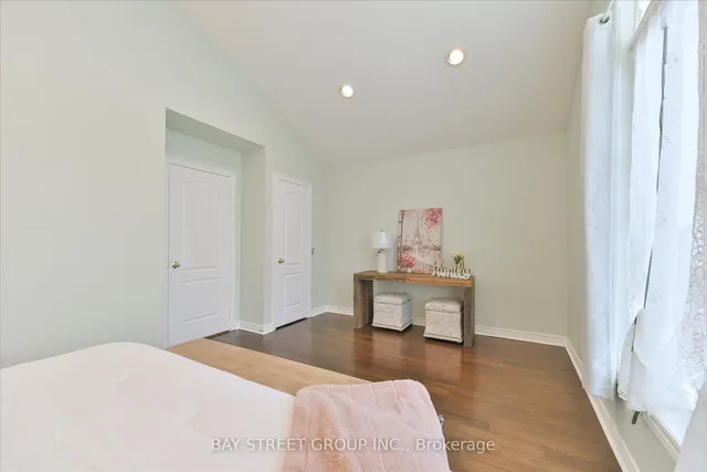 Additional property image - 929 Ledbury Cres