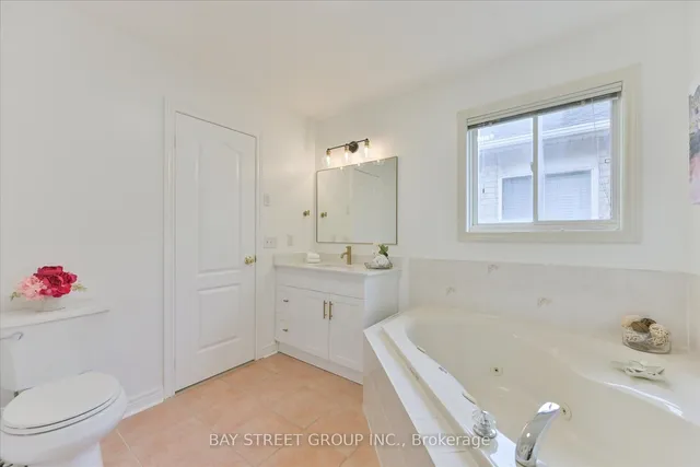 Additional property image - 929 Ledbury Cres