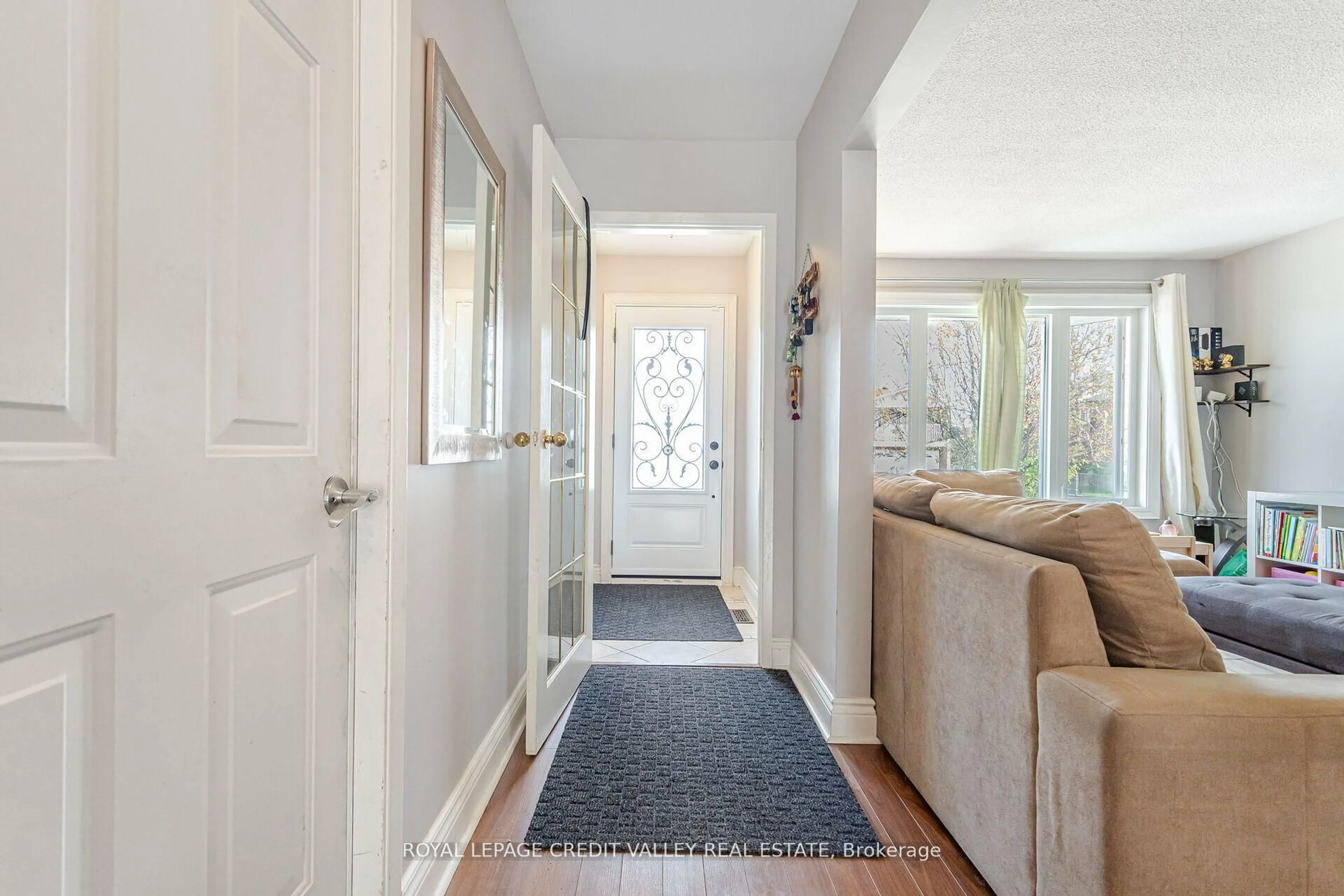 Indoor entryway for 83 Fairglen Ave, Brampton Ontario L6X 1K7