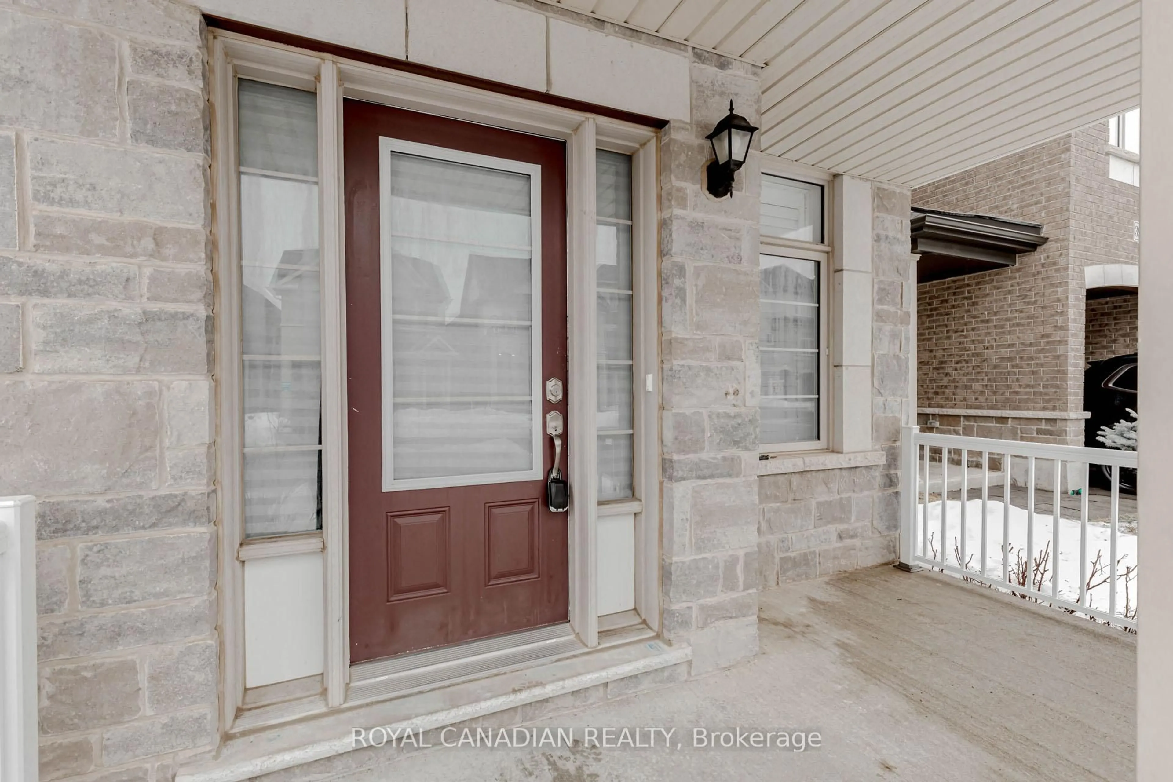 Indoor entryway for 3945 Thomas Alton Blvd, Burlington Ontario L7M 2A4