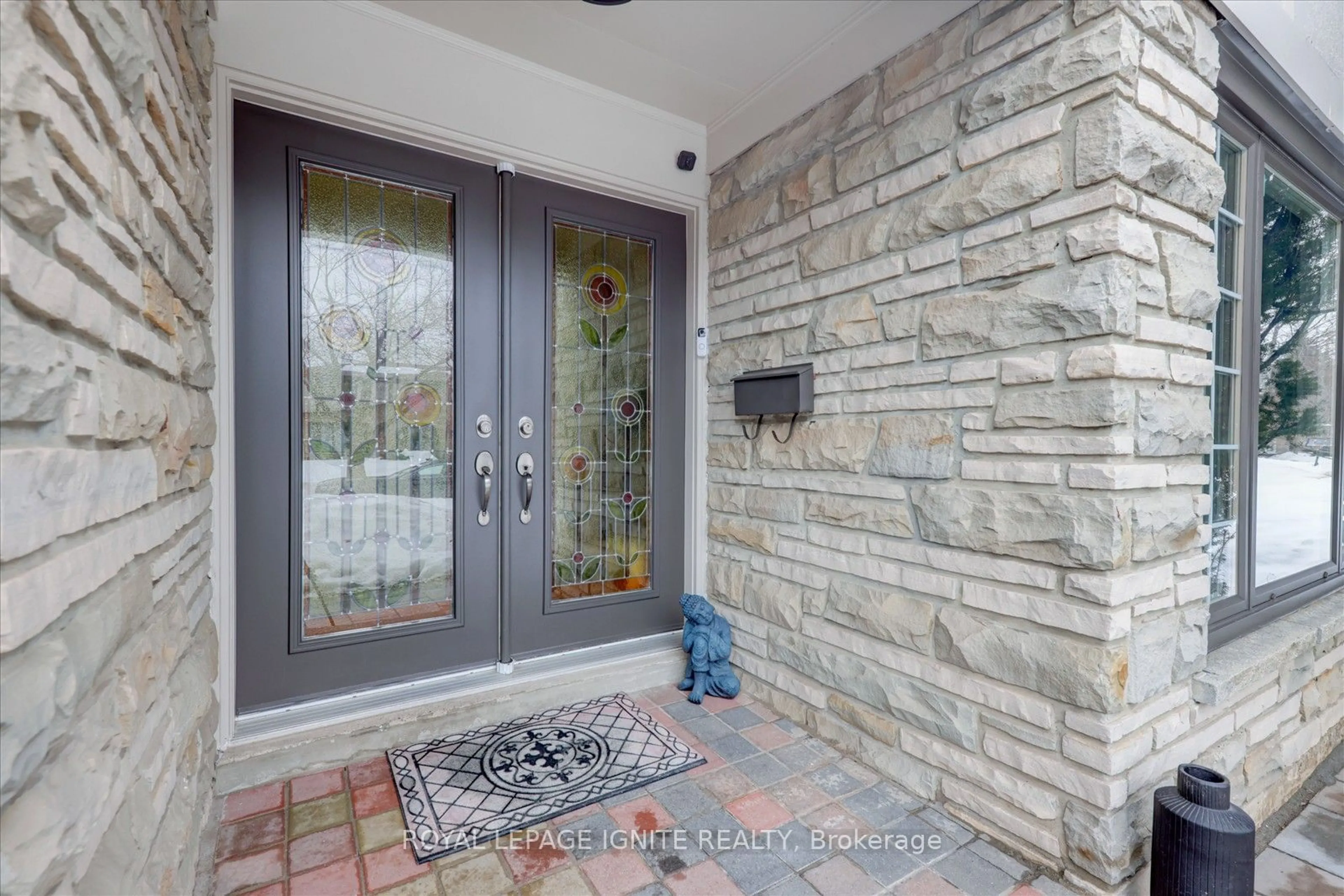 Indoor entryway for 3311 Nadine Cres, Mississauga Ontario L5A 3L4