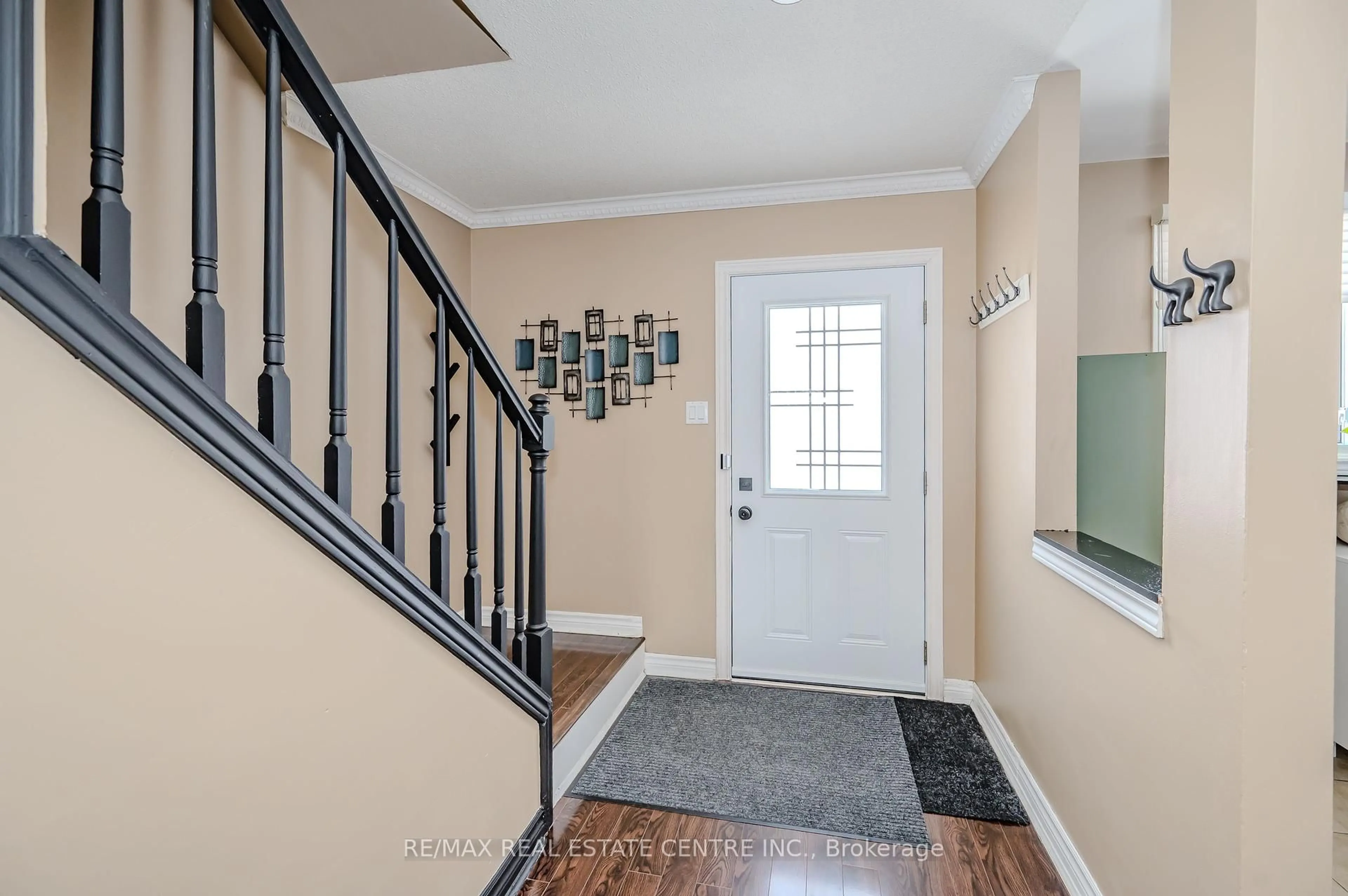 Indoor entryway for 81 Hansen Rd #51, Brampton Ontario L6V 3C7