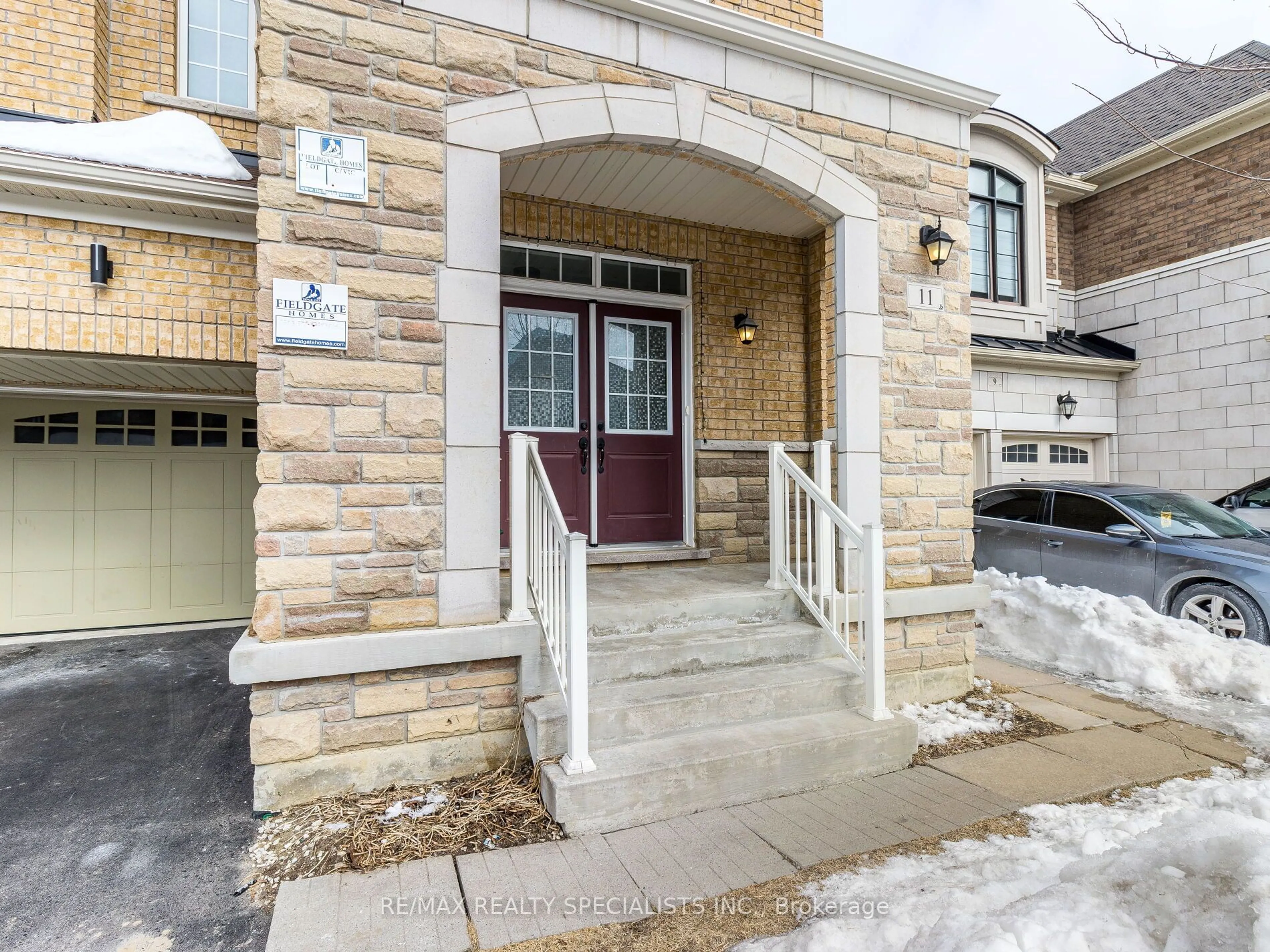 Indoor entryway for 11 Clunburry Rd, Brampton Ontario L7A 5B4