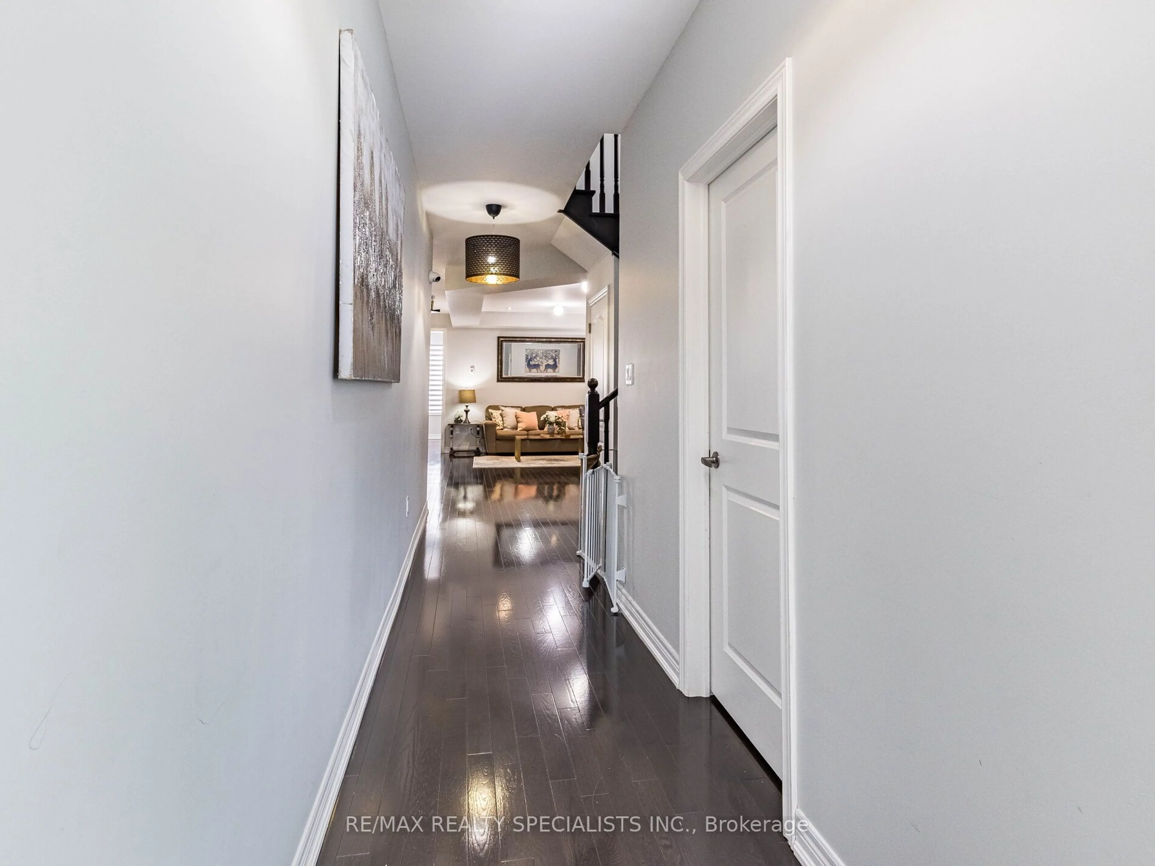 Indoor entryway for 11 Clunburry Rd, Brampton Ontario L7A 5B4