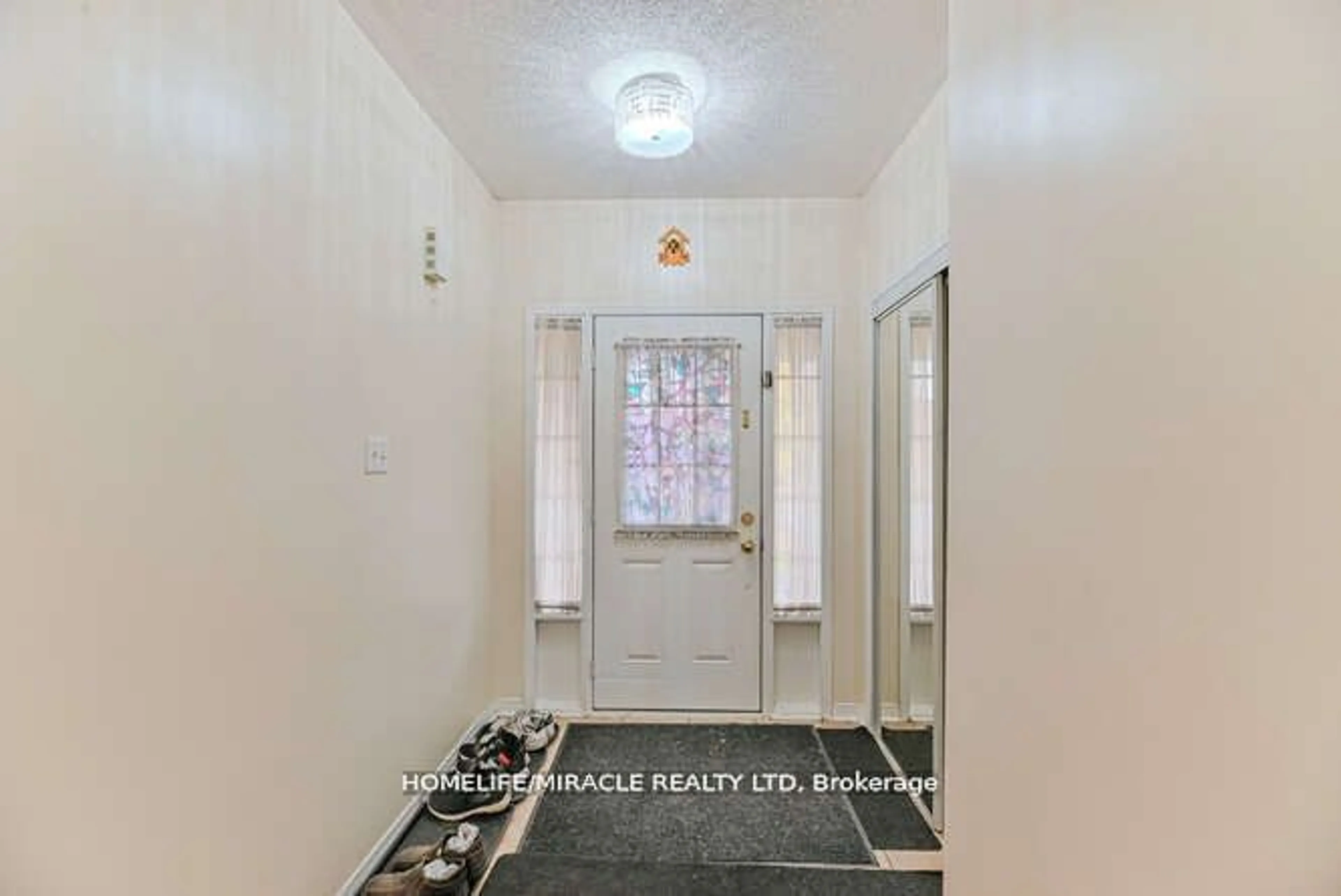 Indoor entryway for 169 Crystal Glen Cres, Brampton Ontario L6X 0K6