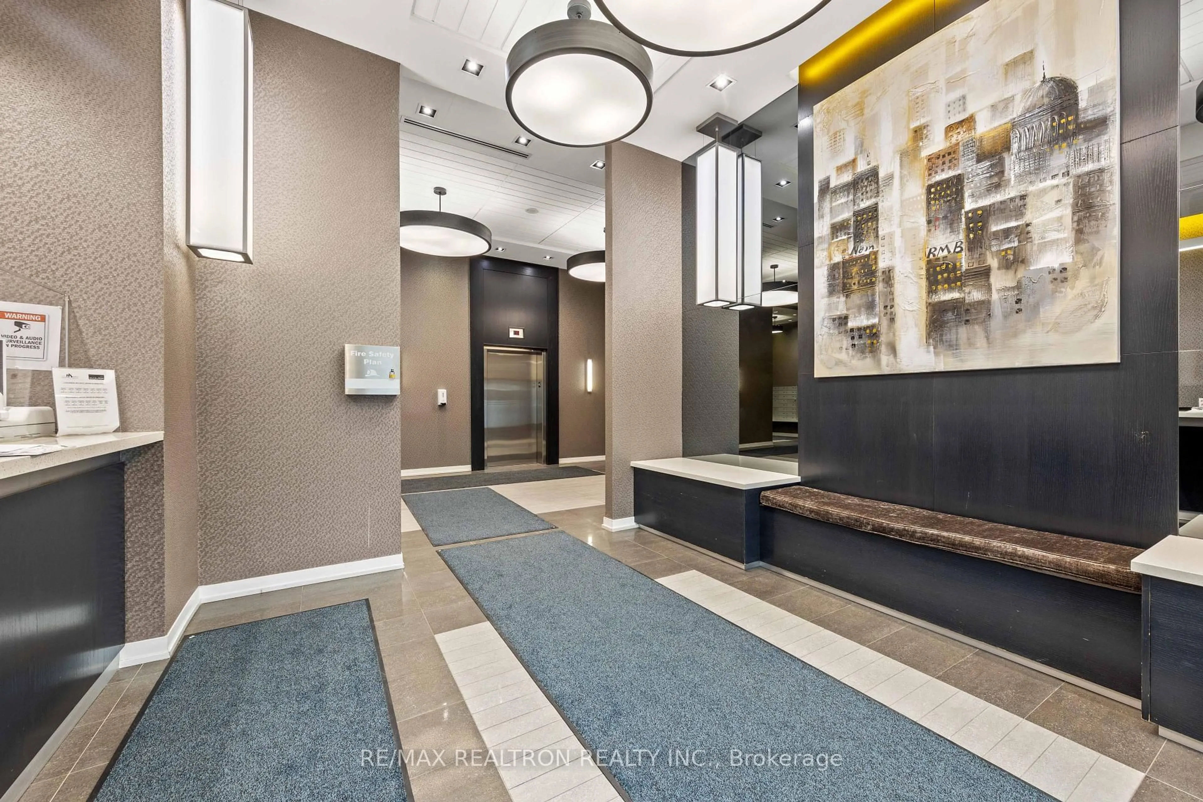 Indoor foyer for 5101 Dundas St #1301, Toronto Ontario M9A 1C1