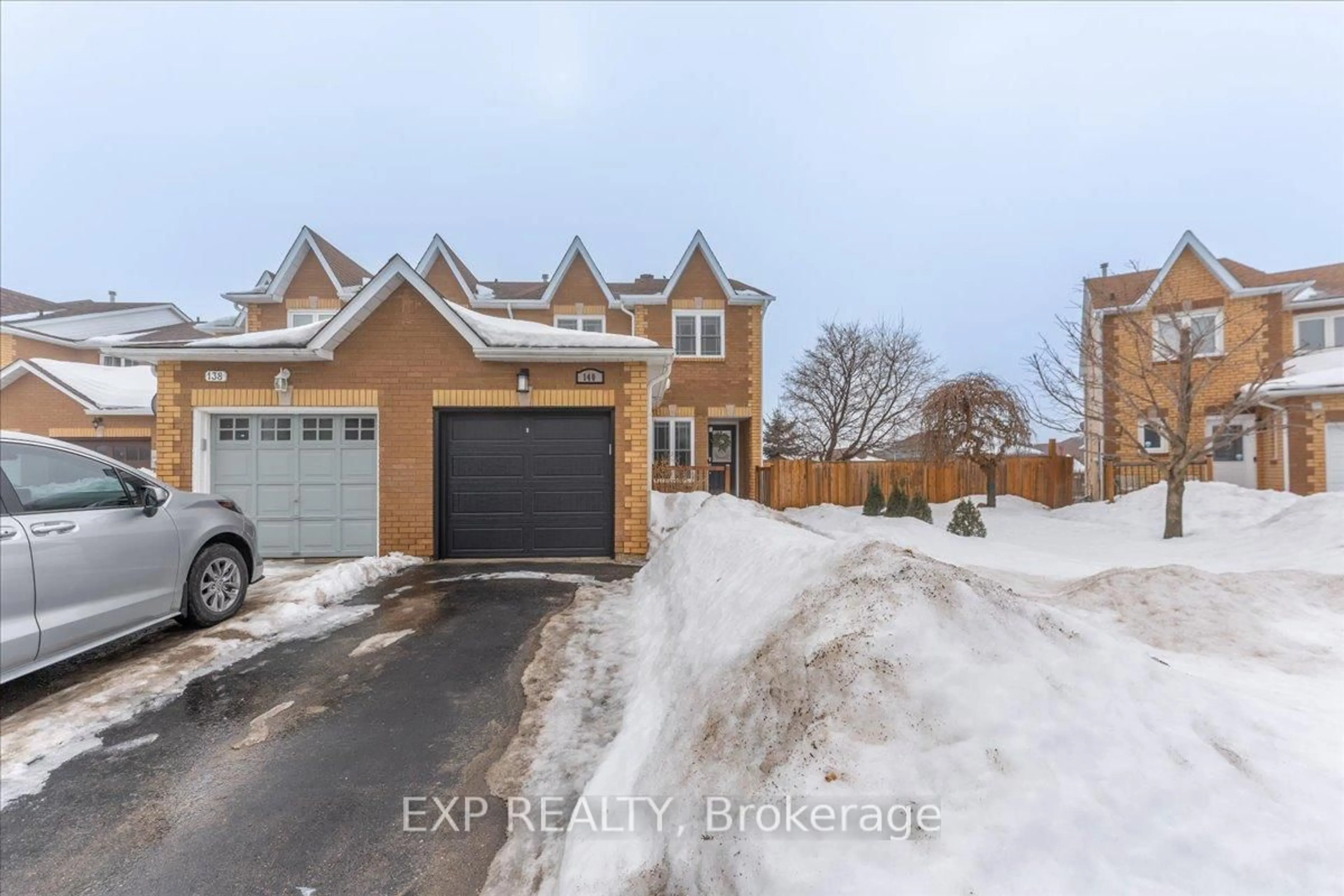 A pic from outside/outdoor area/front of a property/back of a property/a pic from drone, street for 140 Howard Cres, Orangeville Ontario L9W 4W3