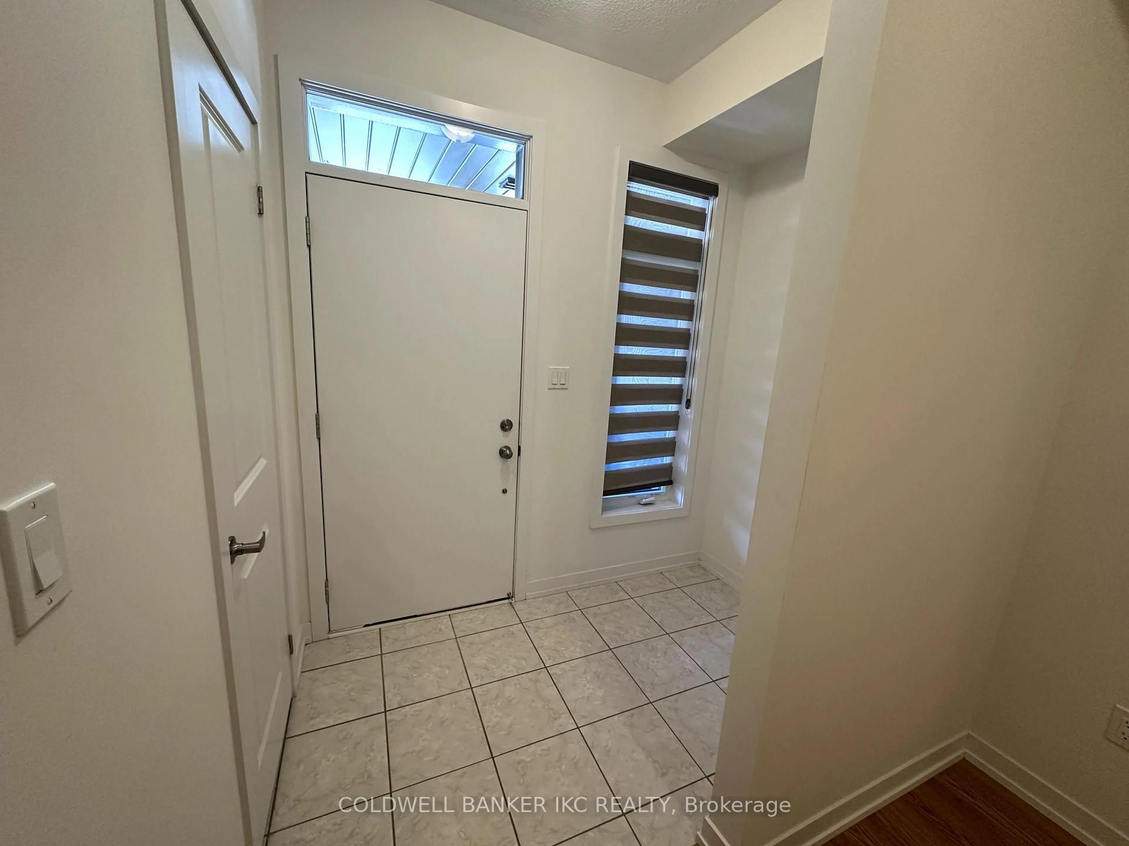 Indoor entryway for 1545 Moonseed Pl, Milton Ontario L9E 1V4