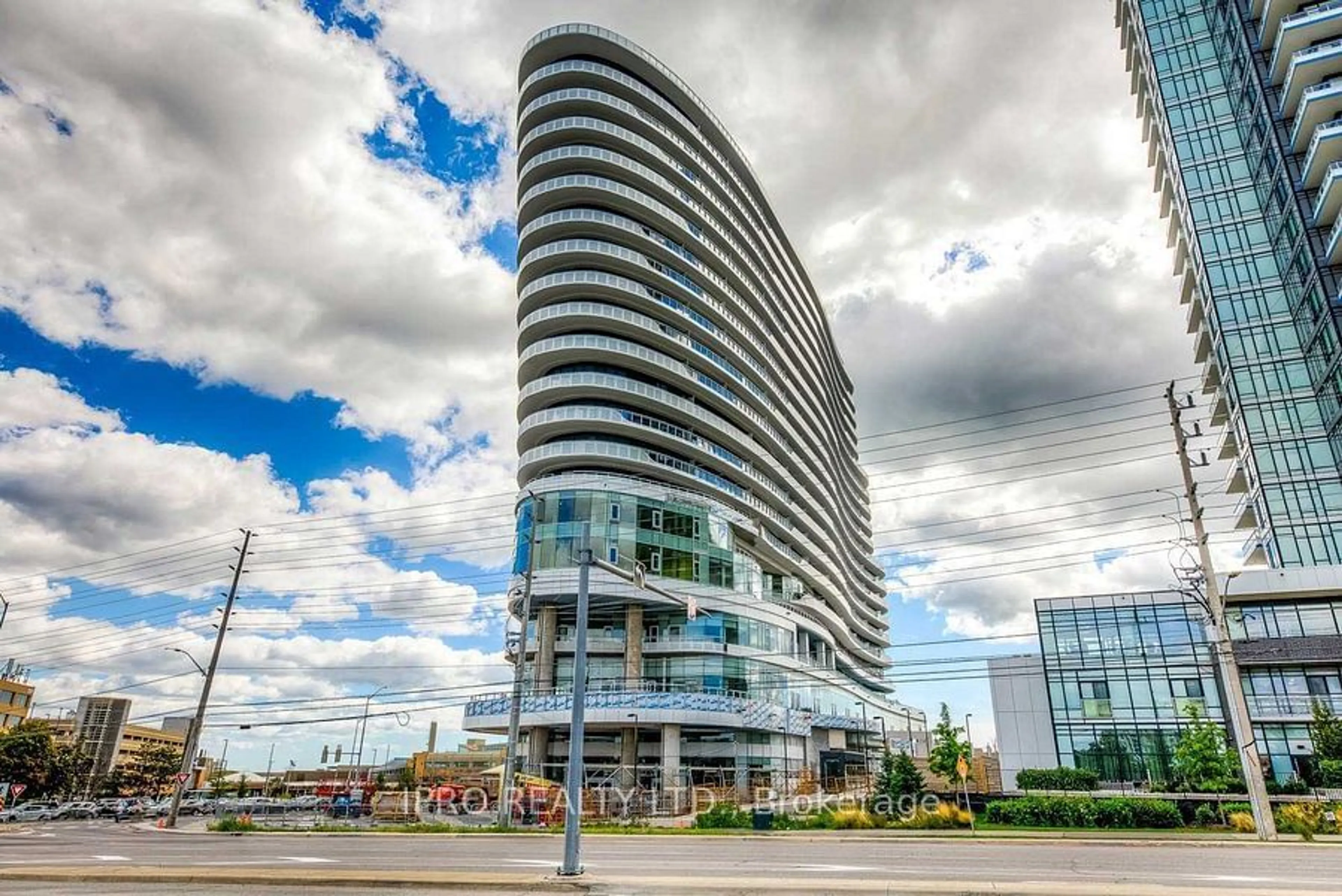 Indoor foyer for 2520 Eglinton Ave #1018, Mississauga Ontario L5M 0Y4