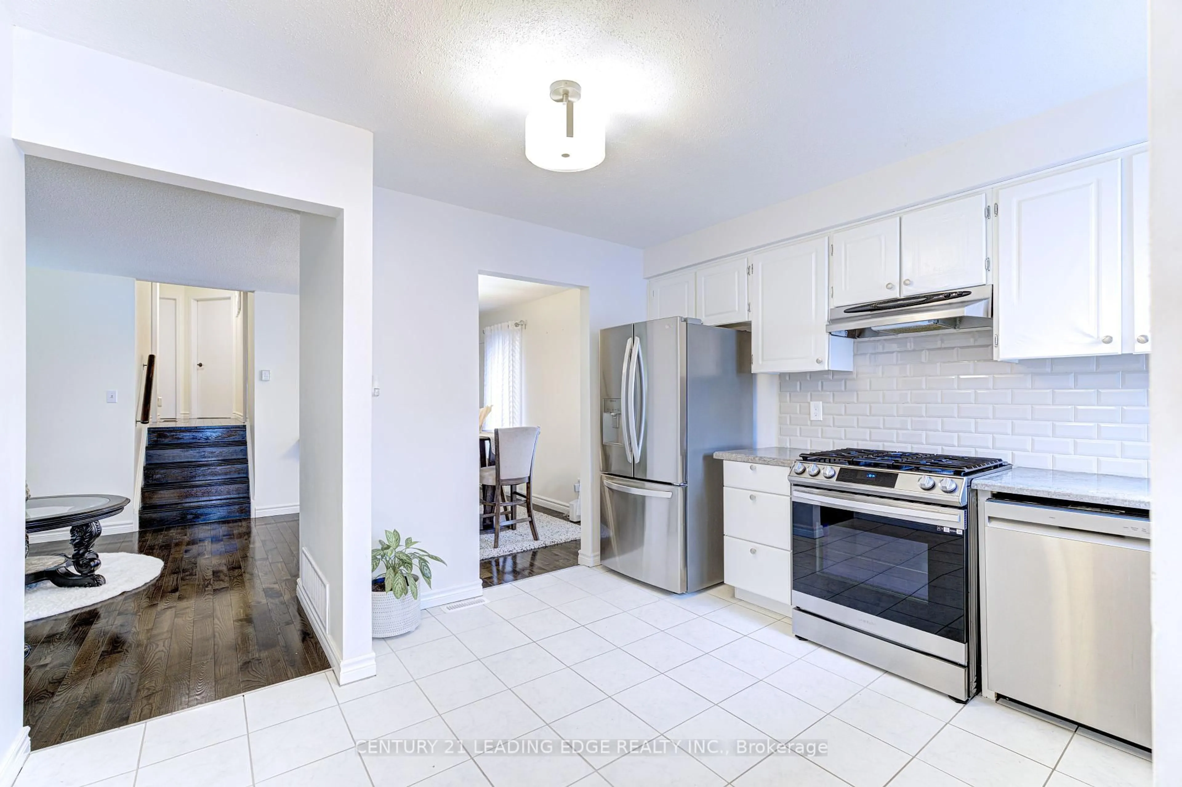 Standard kitchen, ceramic/tile floor for 22 Clearview Crt, Brampton Ontario L6Z 2B1