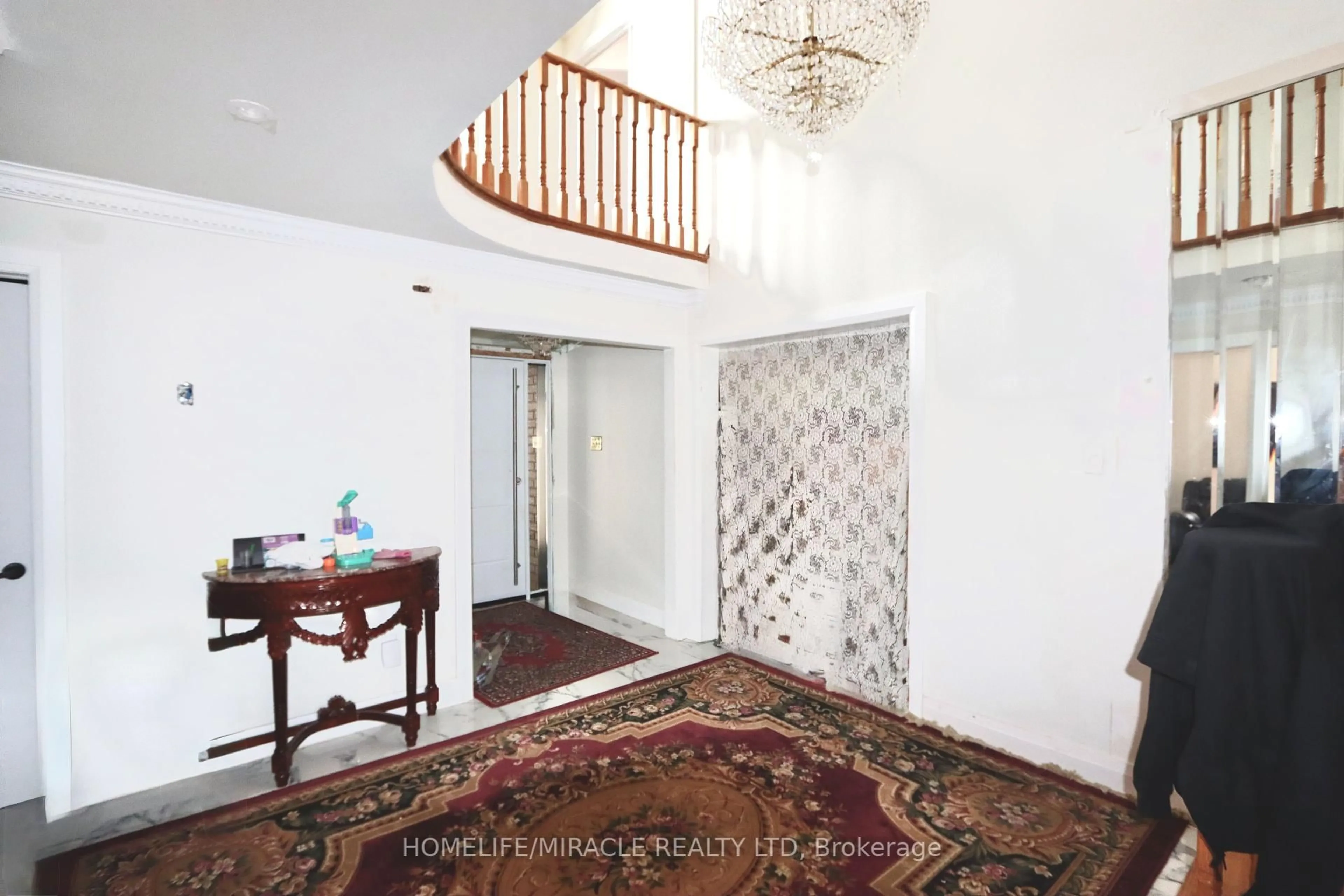 Indoor foyer for 60 Brookfield Crt, Brampton Ontario L6Y 4K4